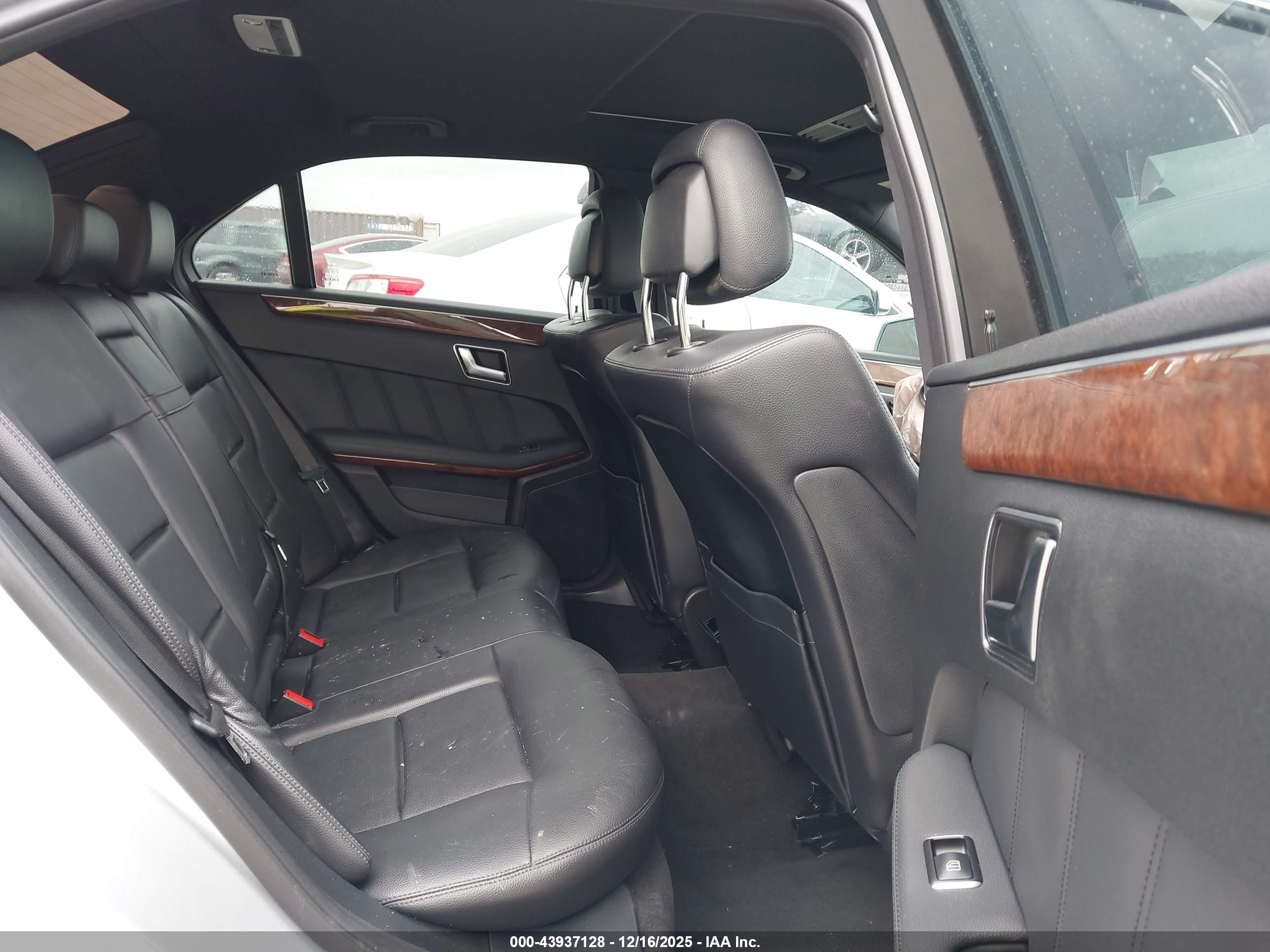 MERCEDES-BENZ E image 8