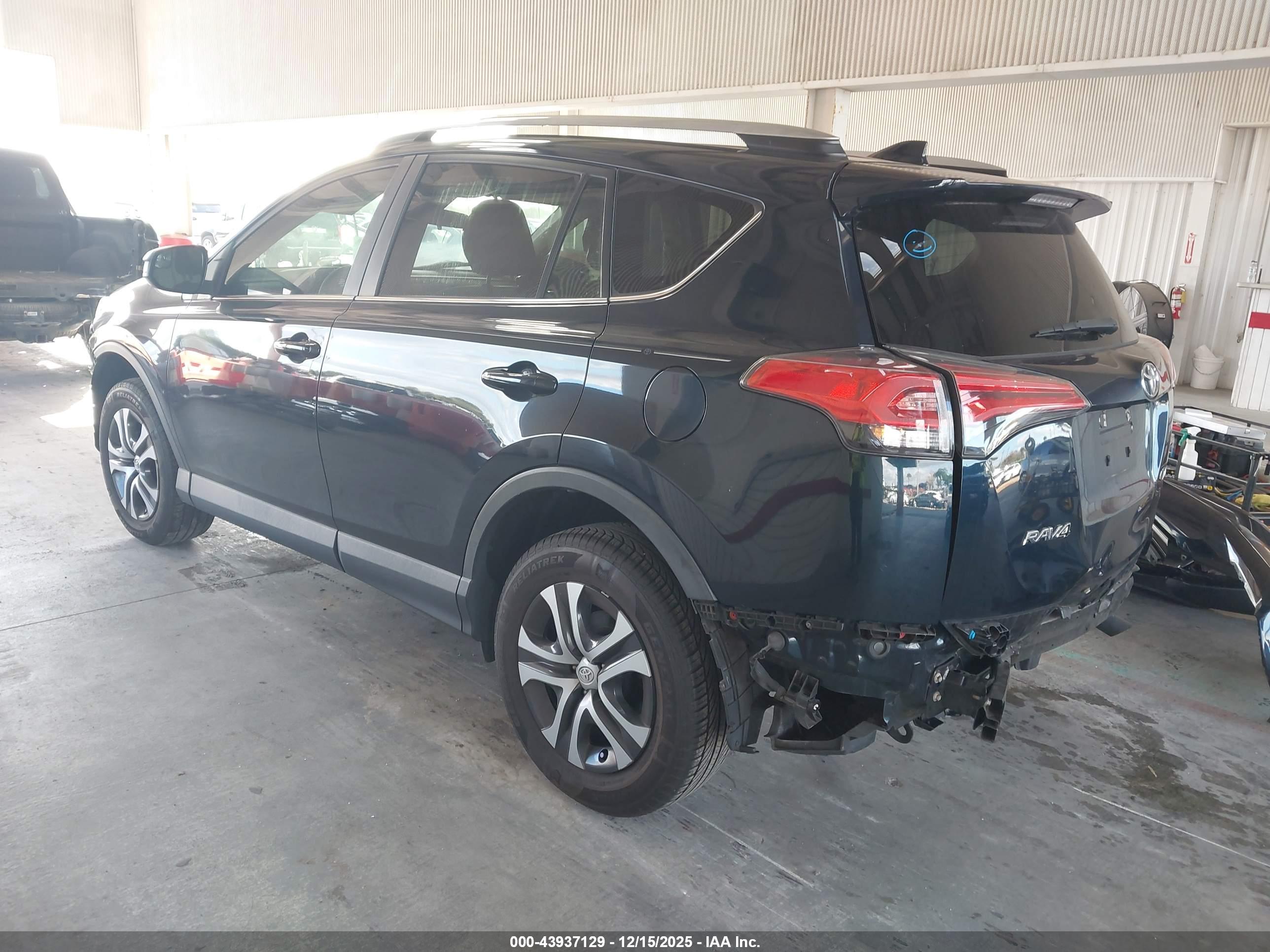 TOYOTA RAV4 image 3