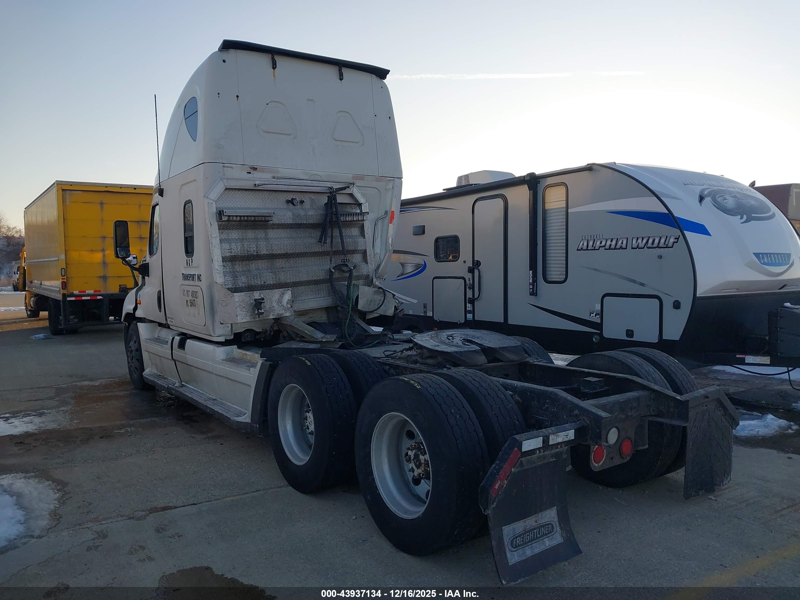 FREIGHTLINER CASCADIA image 3