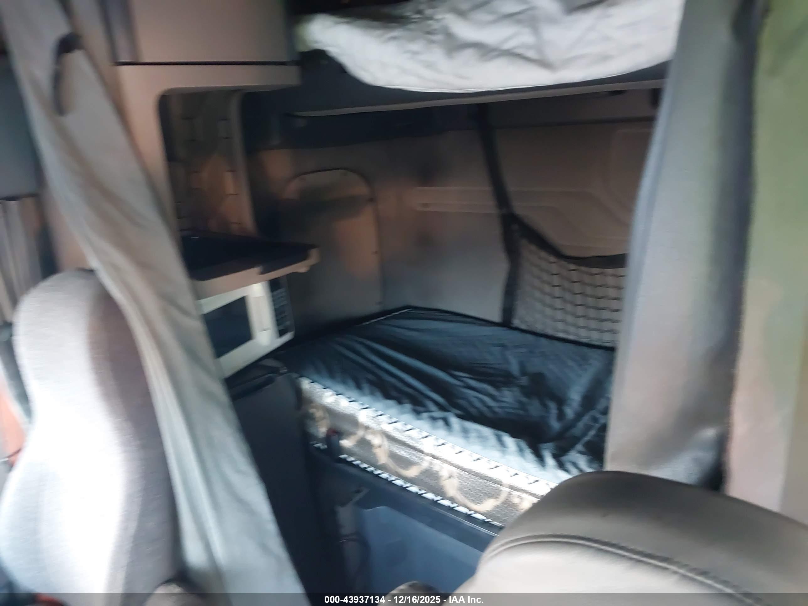 FREIGHTLINER CASCADIA image 7