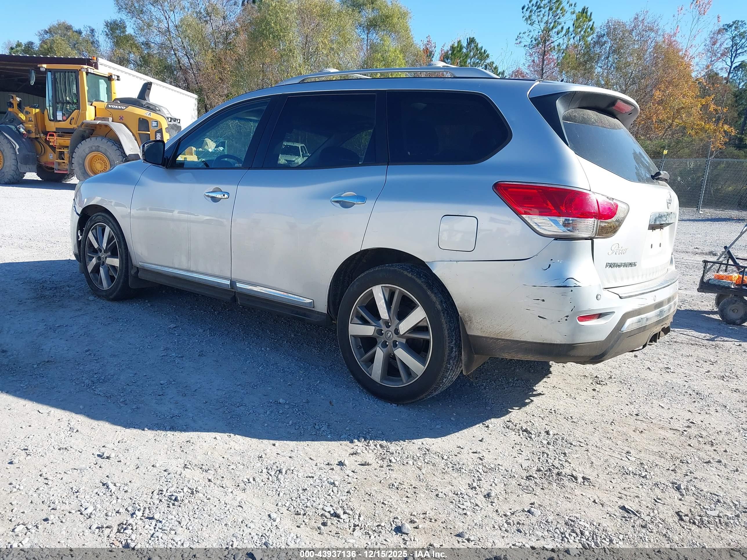 NISSAN PATHFINDER image 3