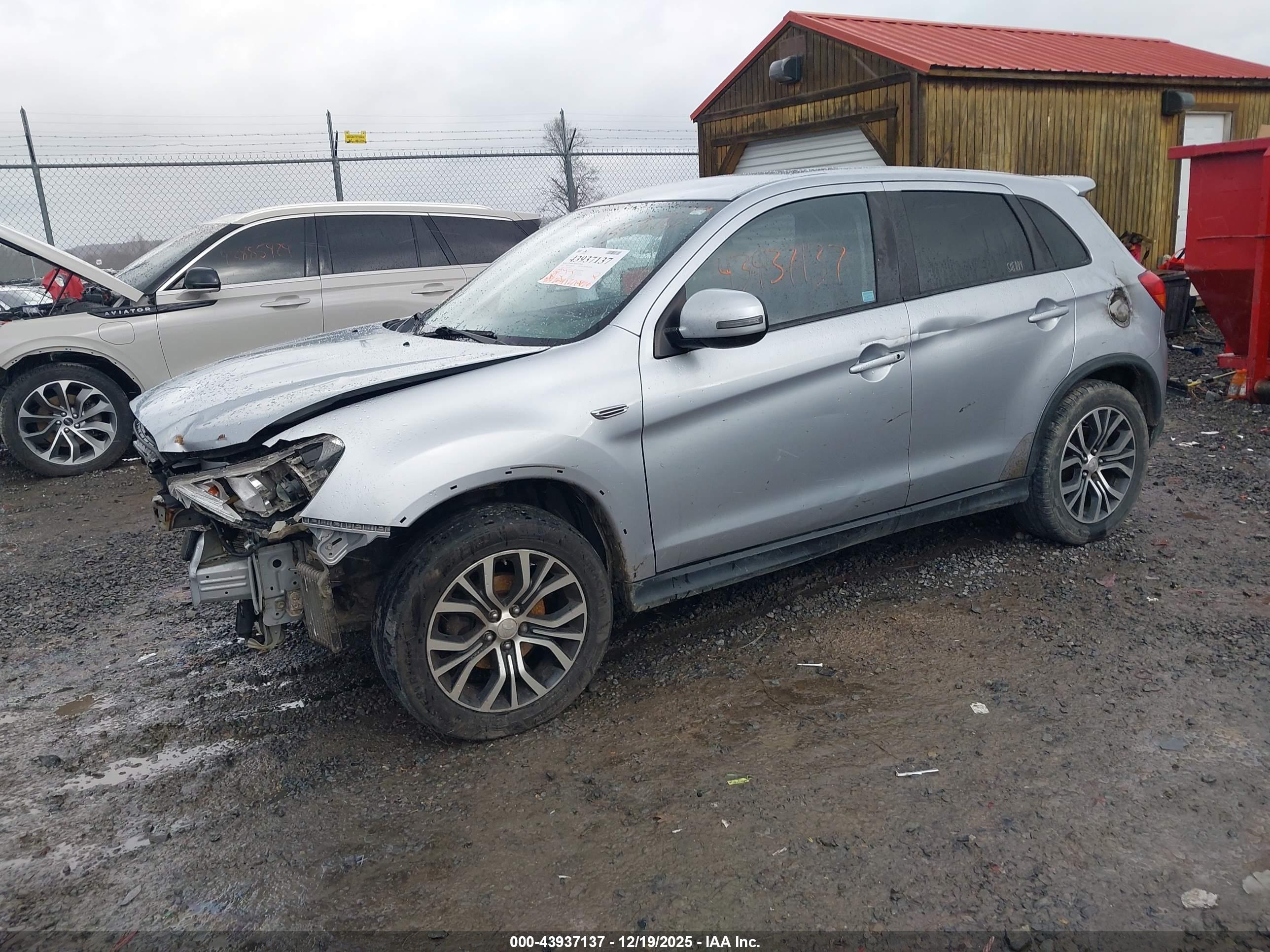 MITSUBISHI OUTLANDER image 2