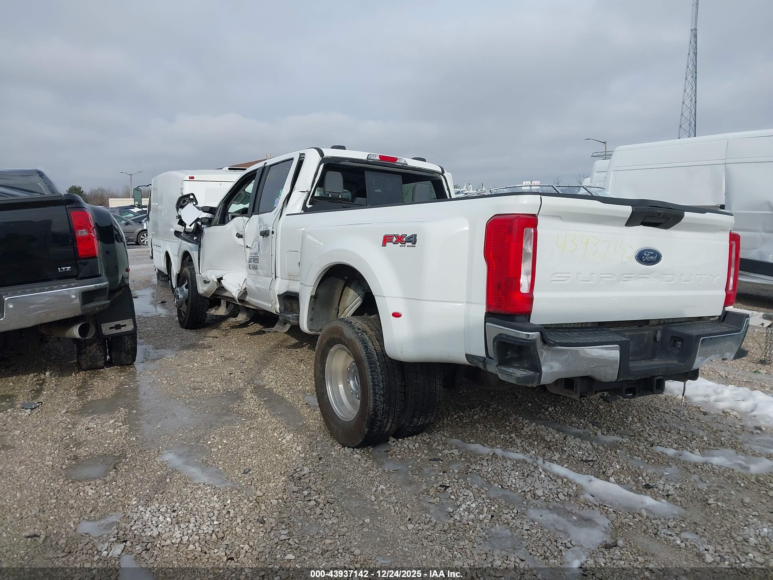 FORD F-350 image 3