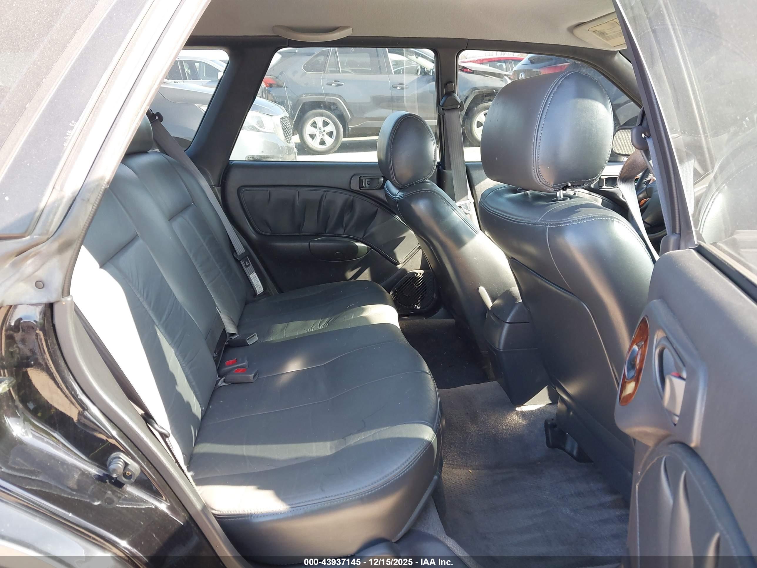 SUBARU LEGACY image 8