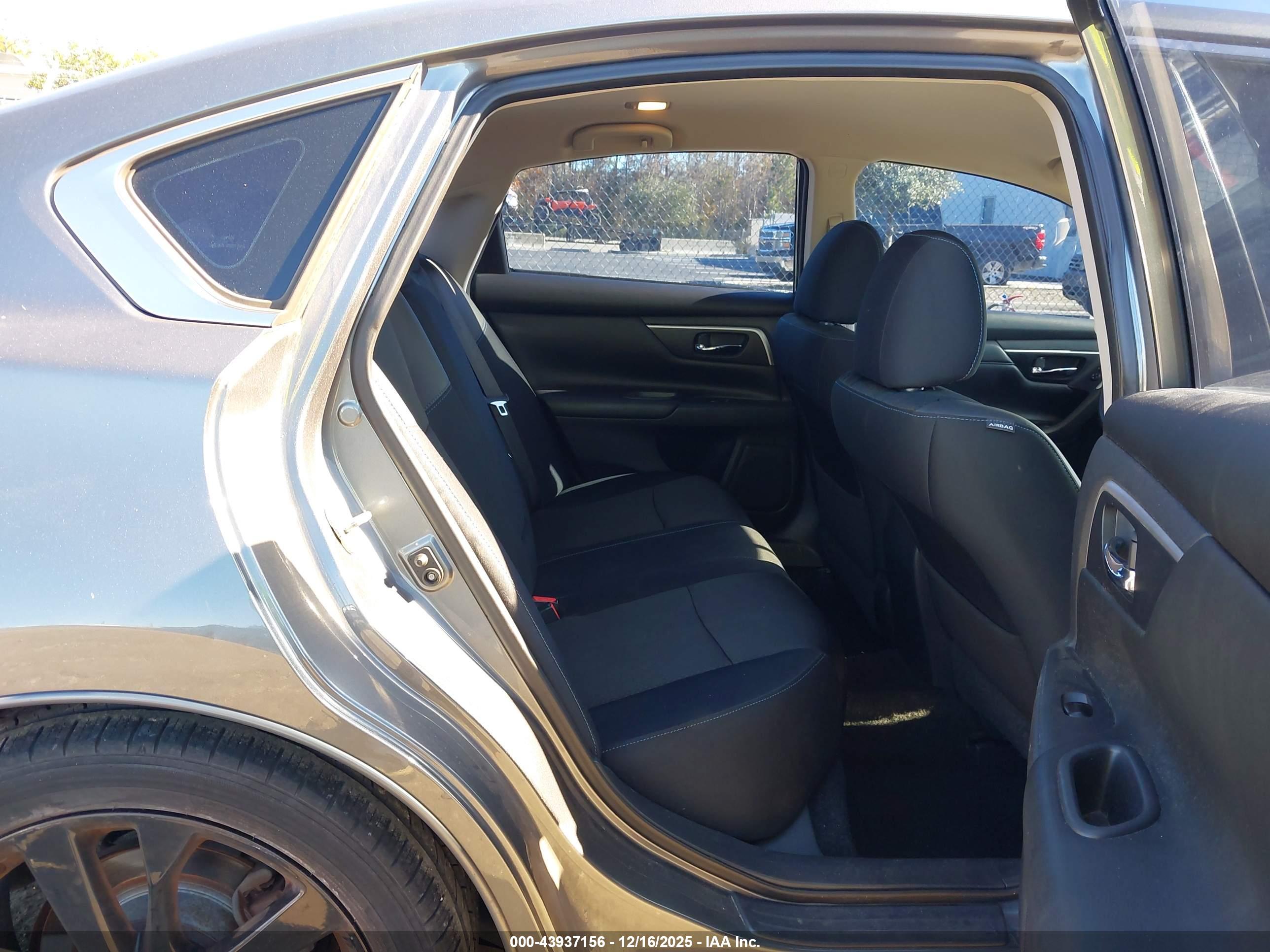 NISSAN ALTIMA image 8