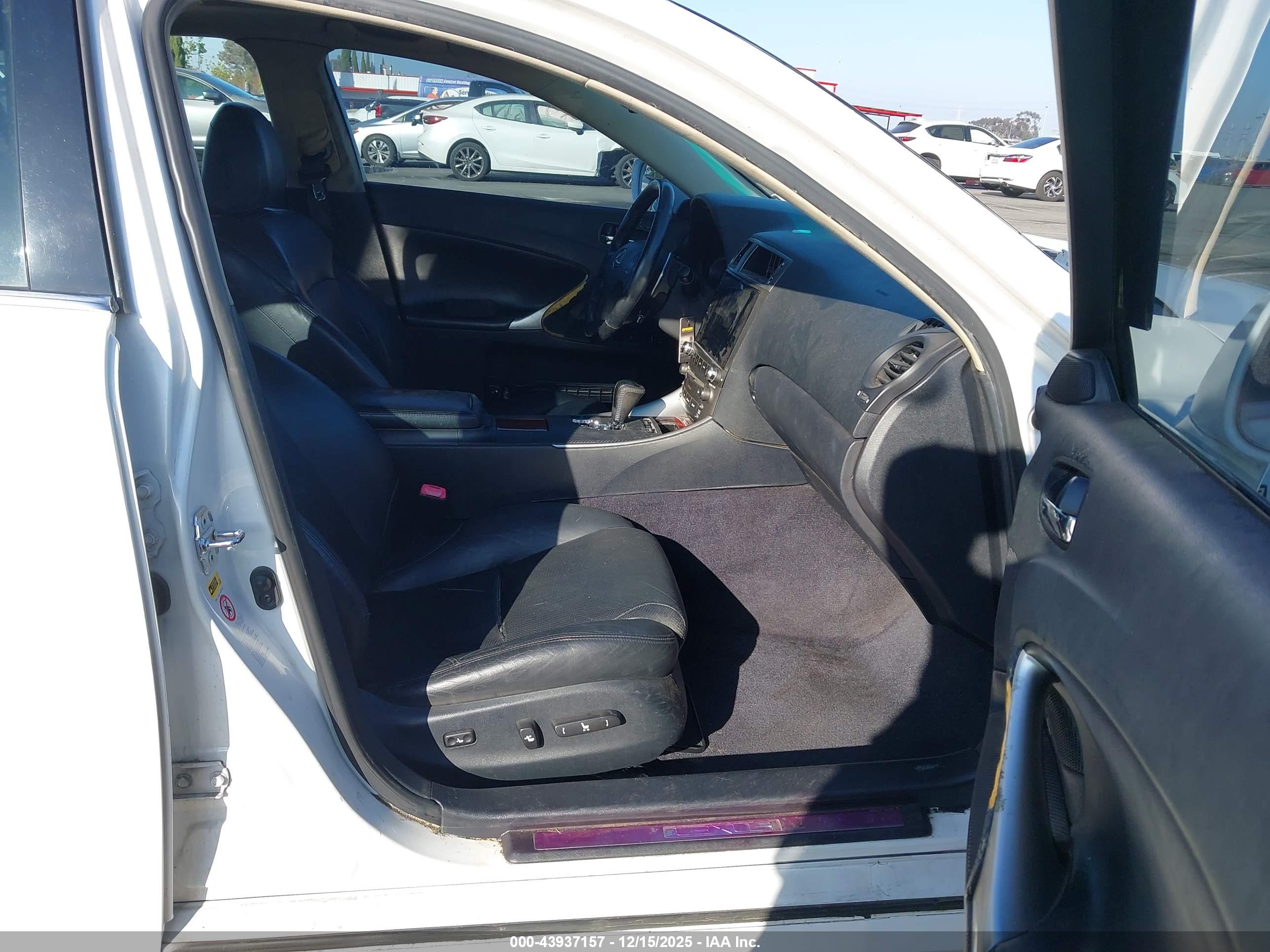 LEXUS IS image 5