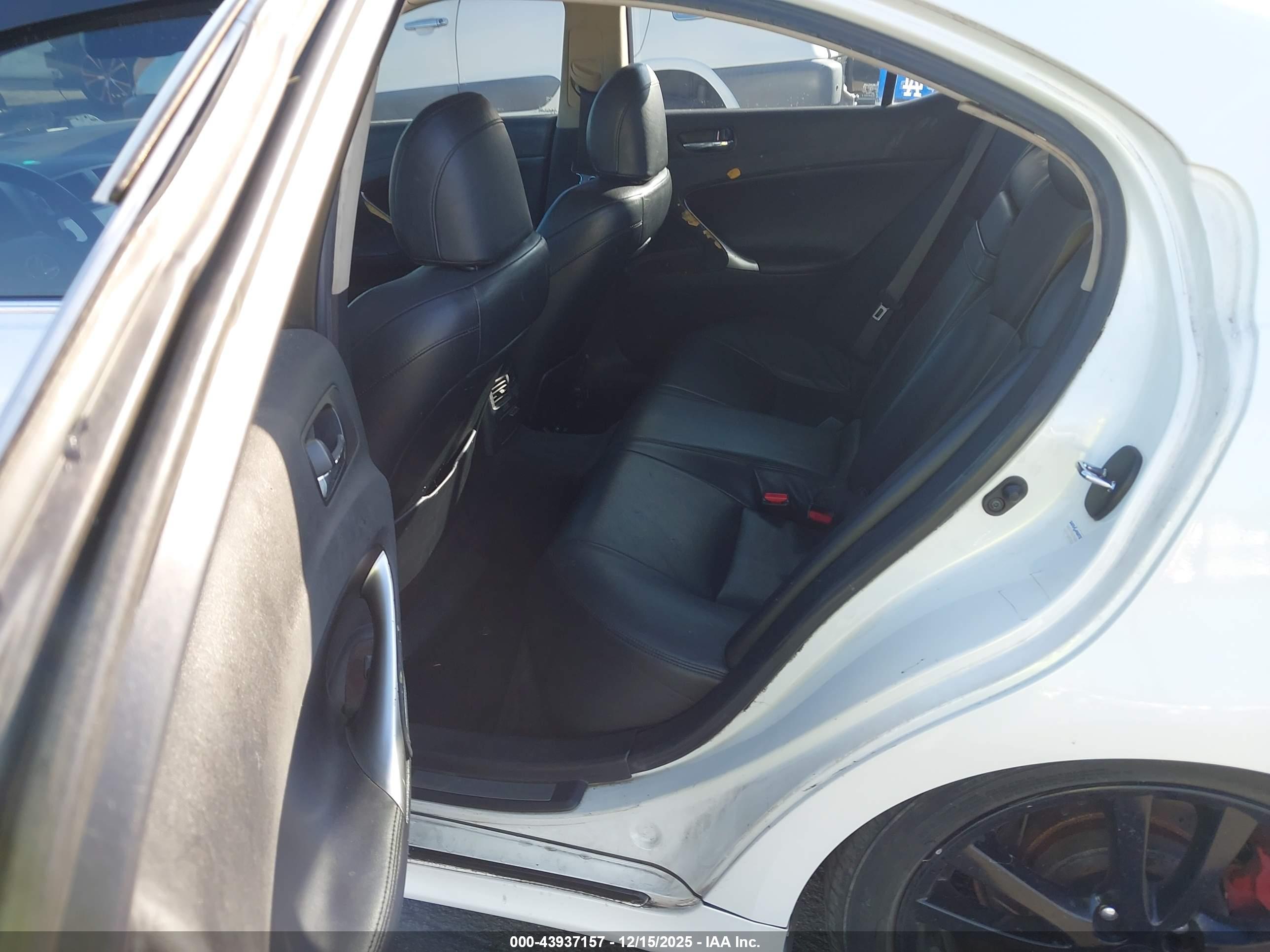 LEXUS IS image 8