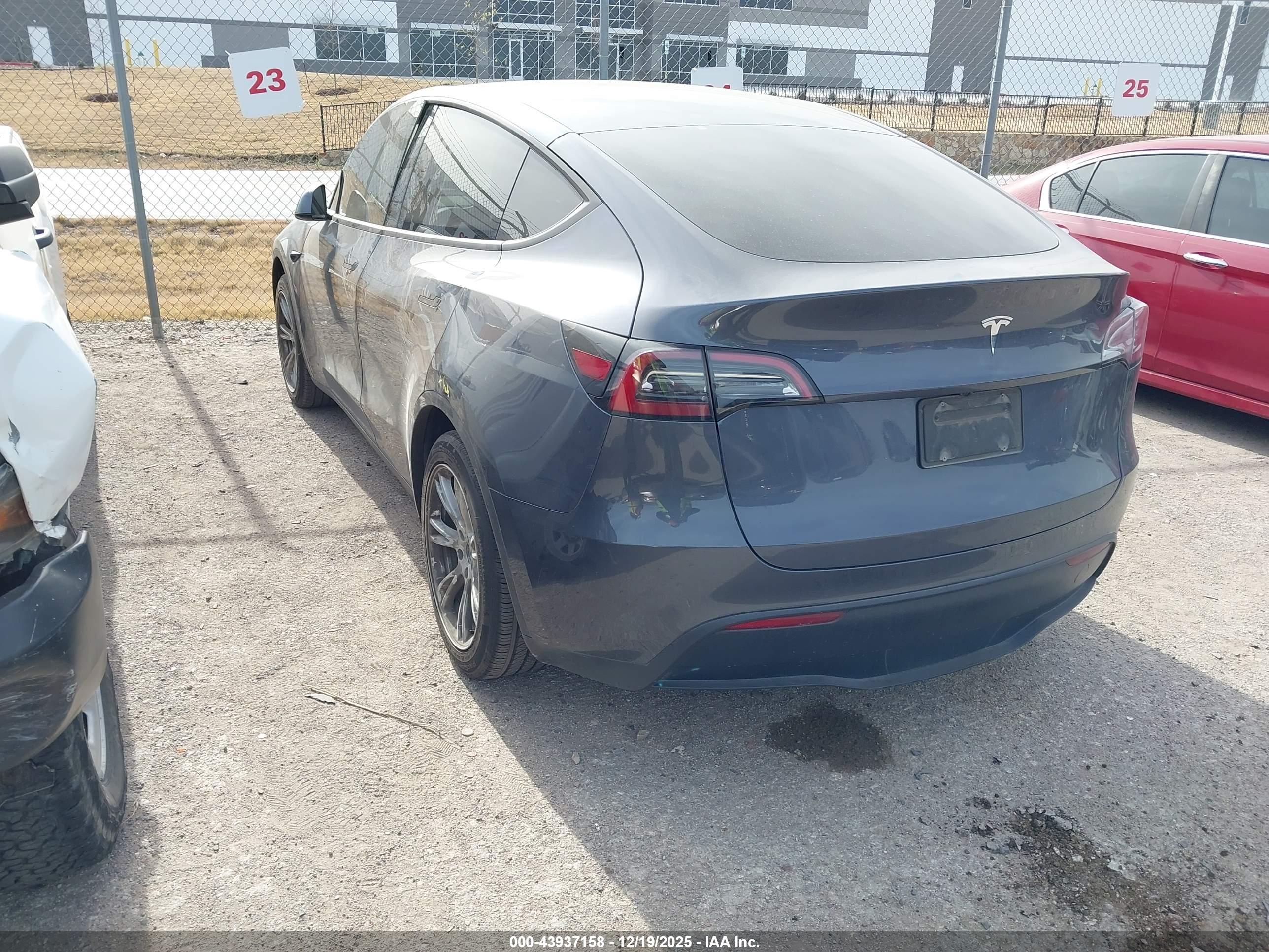 TESLA MODEL image 3