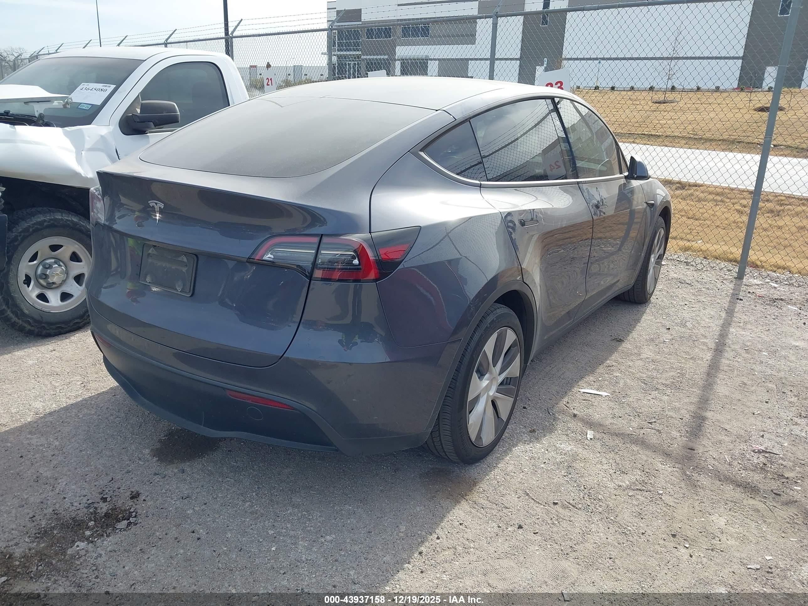 TESLA MODEL image 4