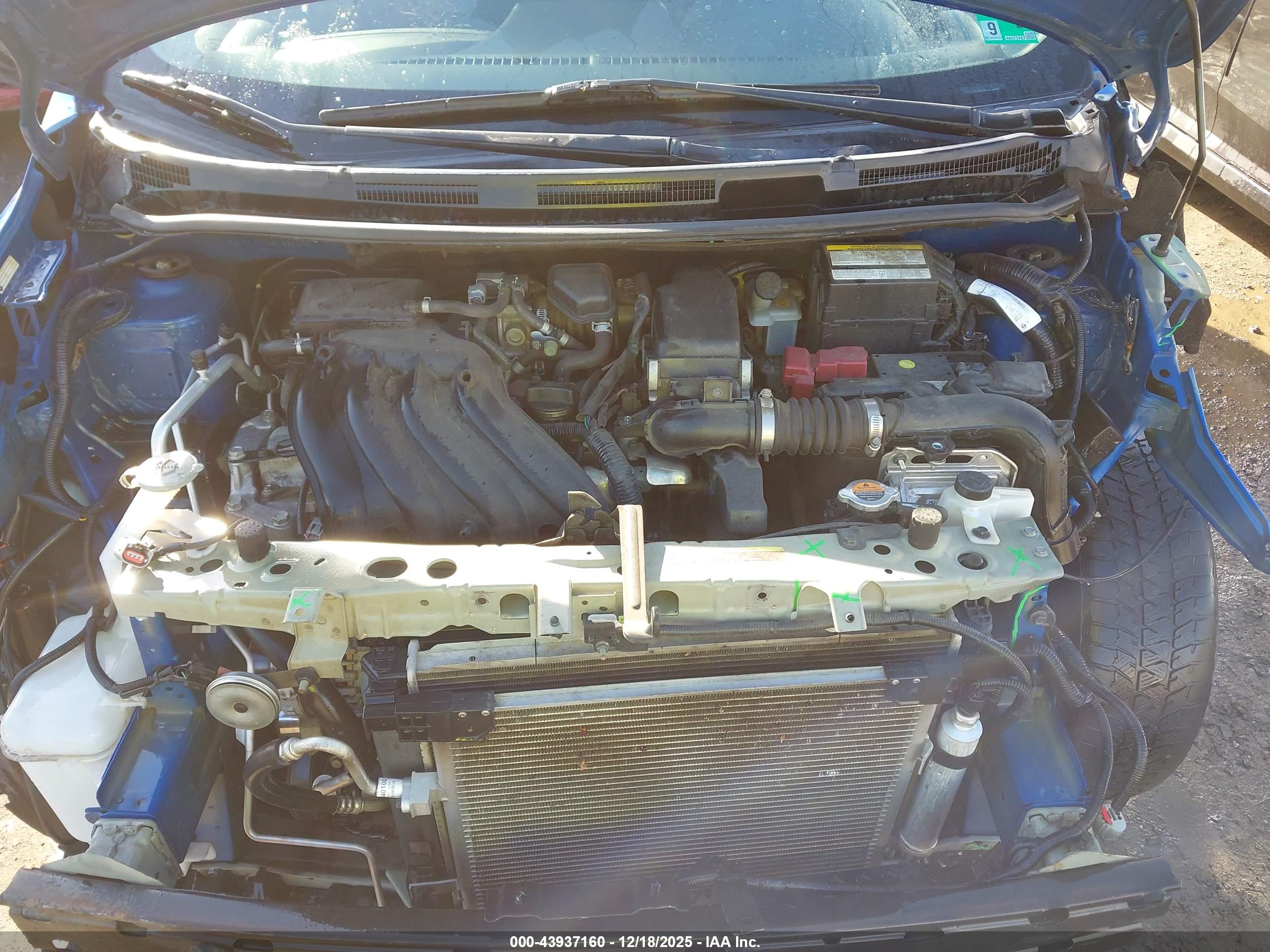 NISSAN VERSA image 10
