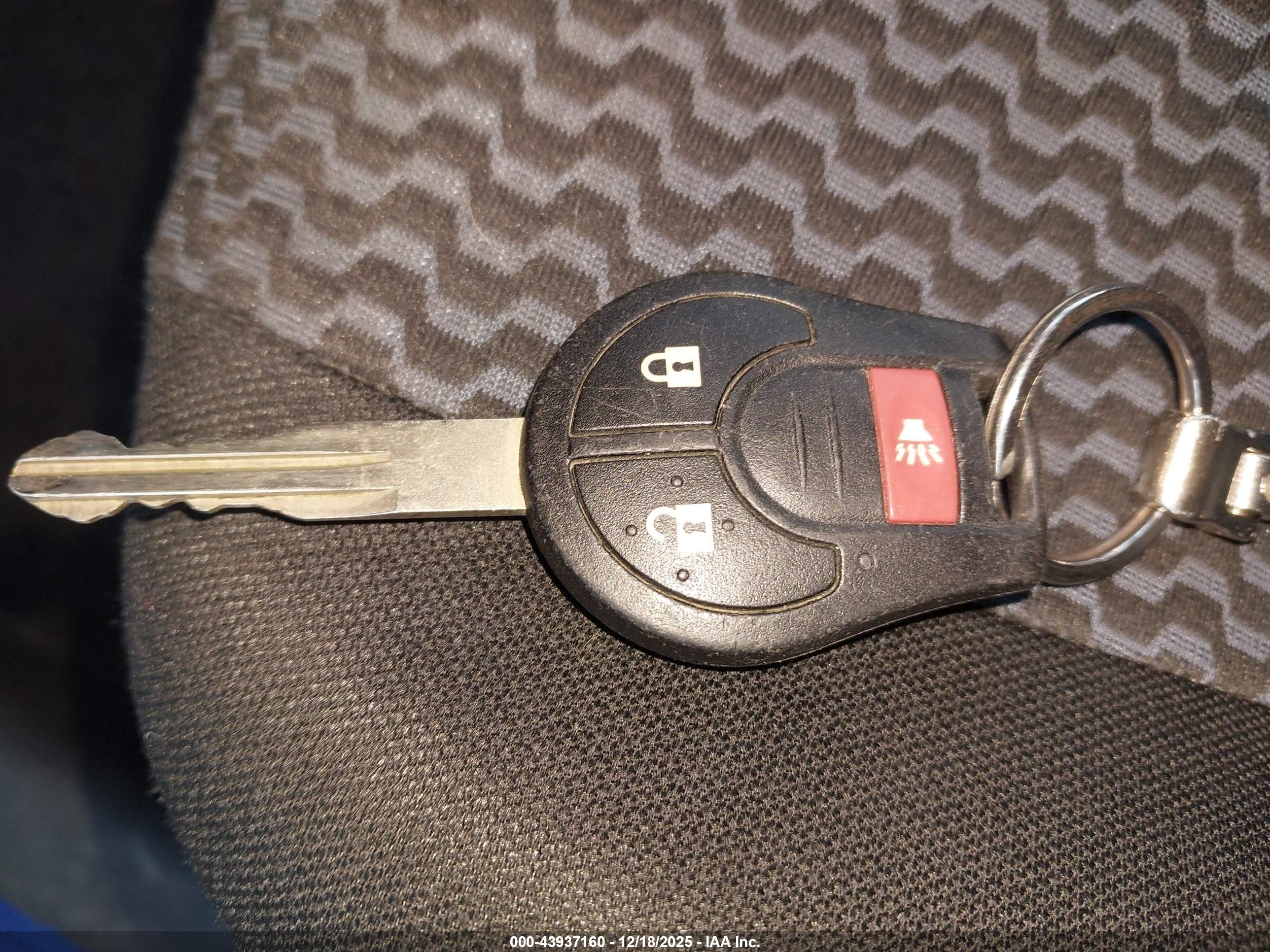 NISSAN VERSA image 11
