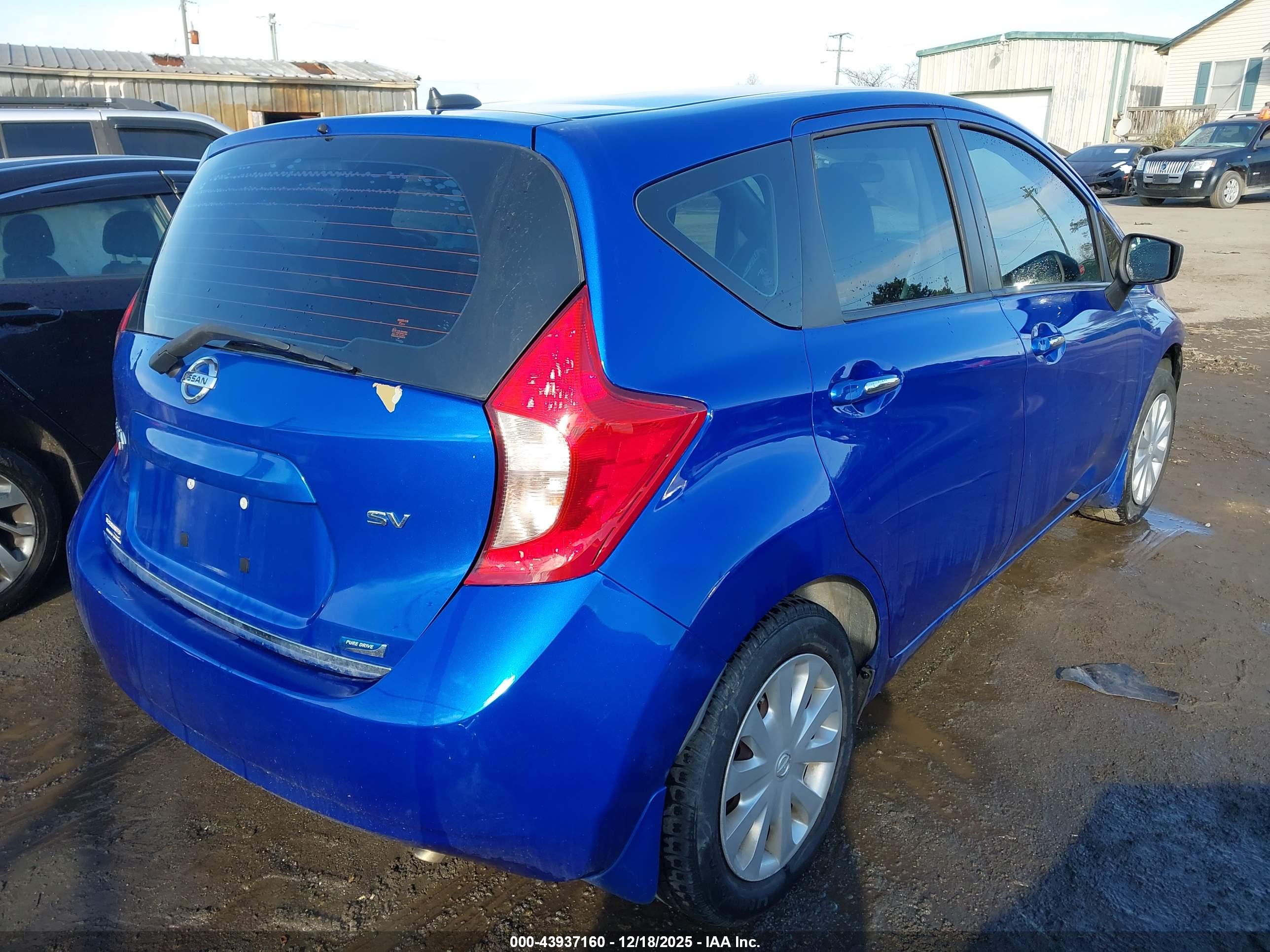 NISSAN VERSA image 4