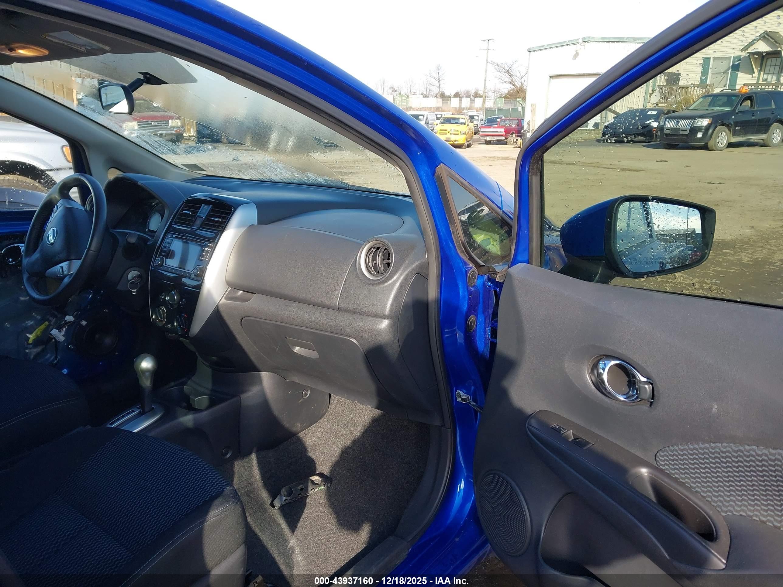 NISSAN VERSA image 5