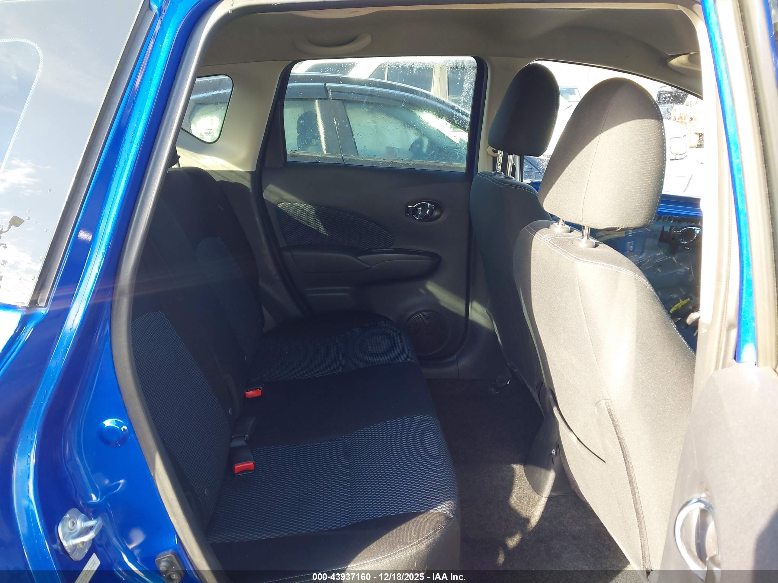 NISSAN VERSA image 8