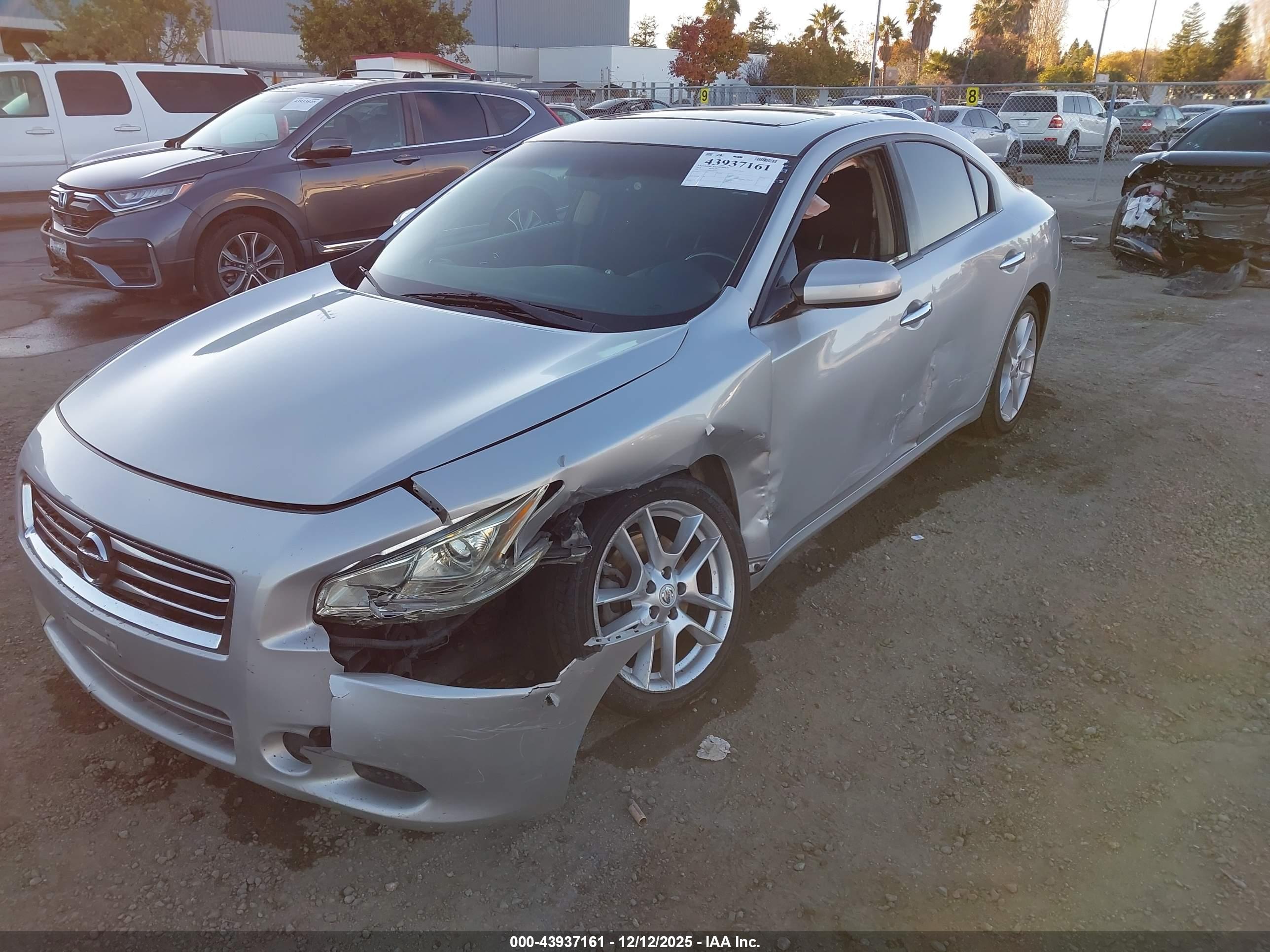 NISSAN MAXIMA image 6