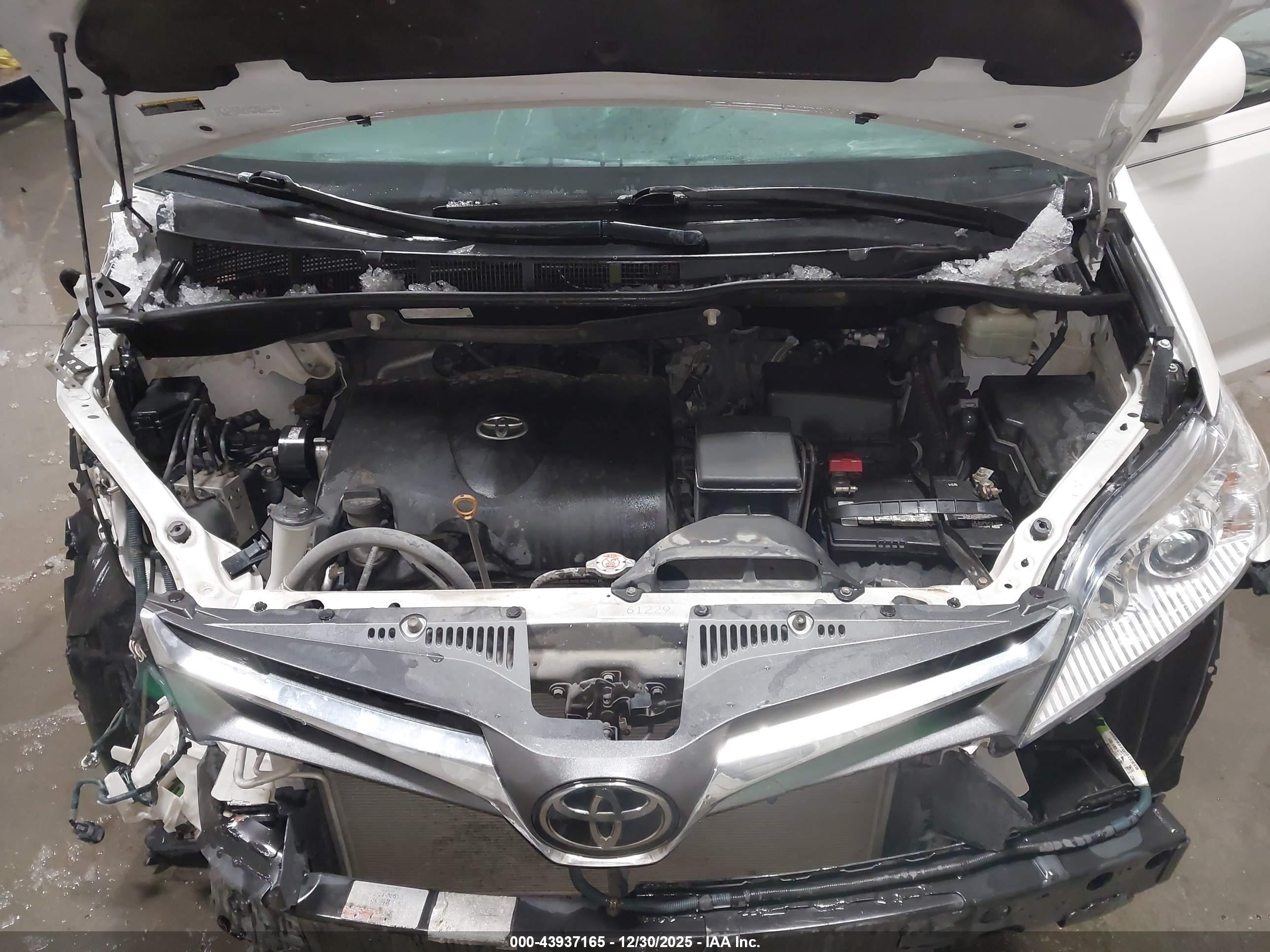 TOYOTA SIENNA image 10