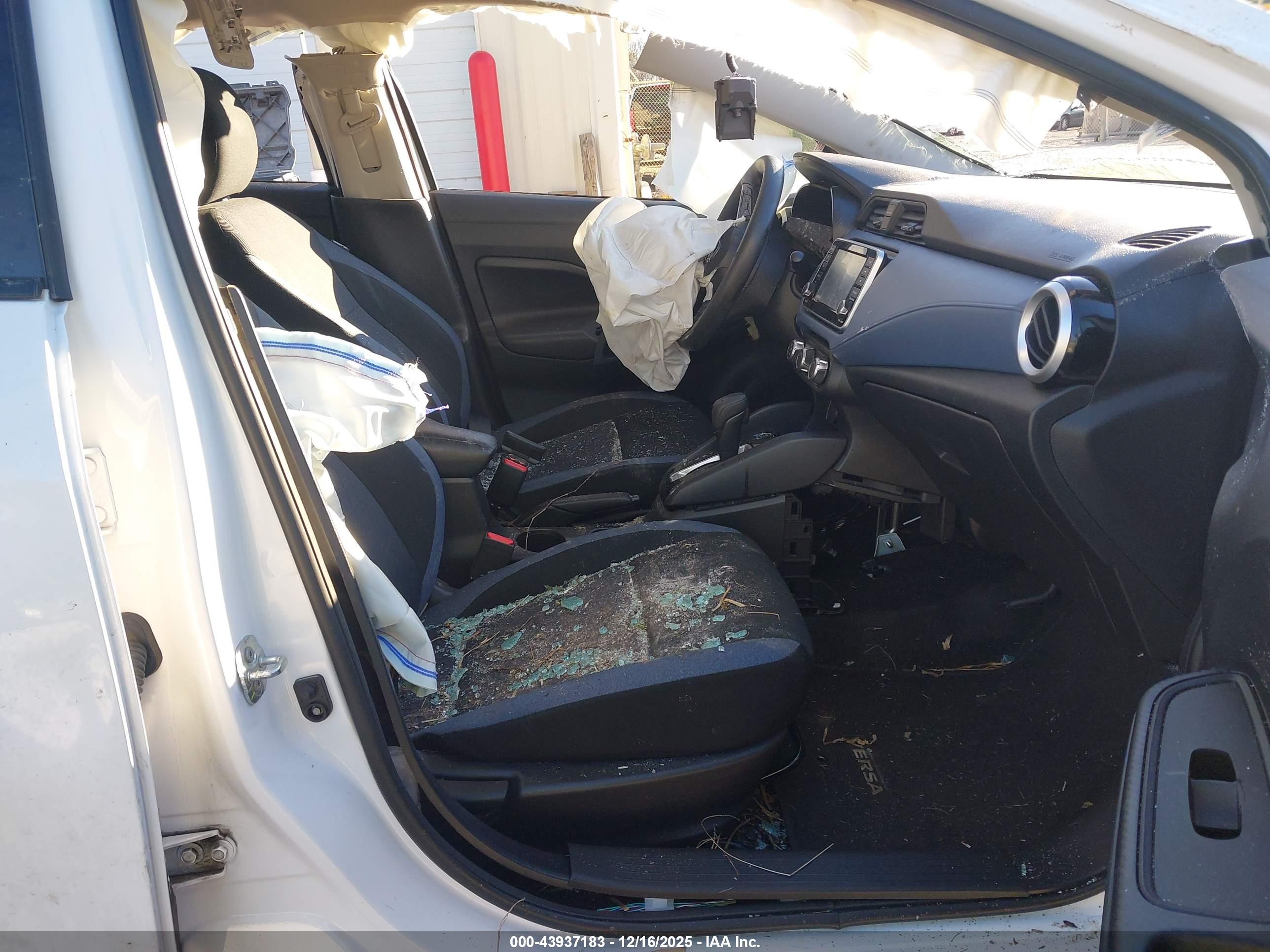 NISSAN VERSA image 5
