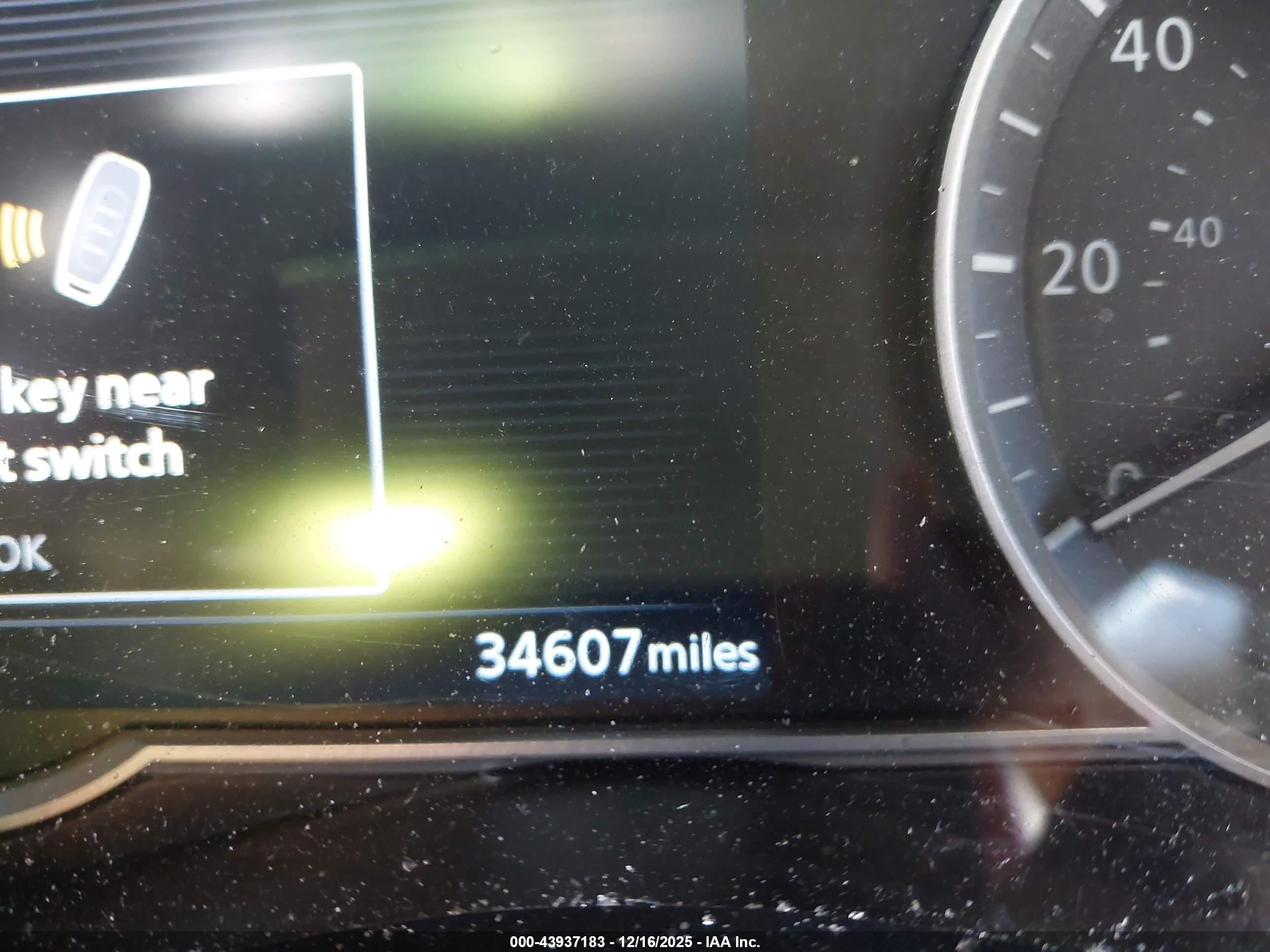 NISSAN VERSA image 7