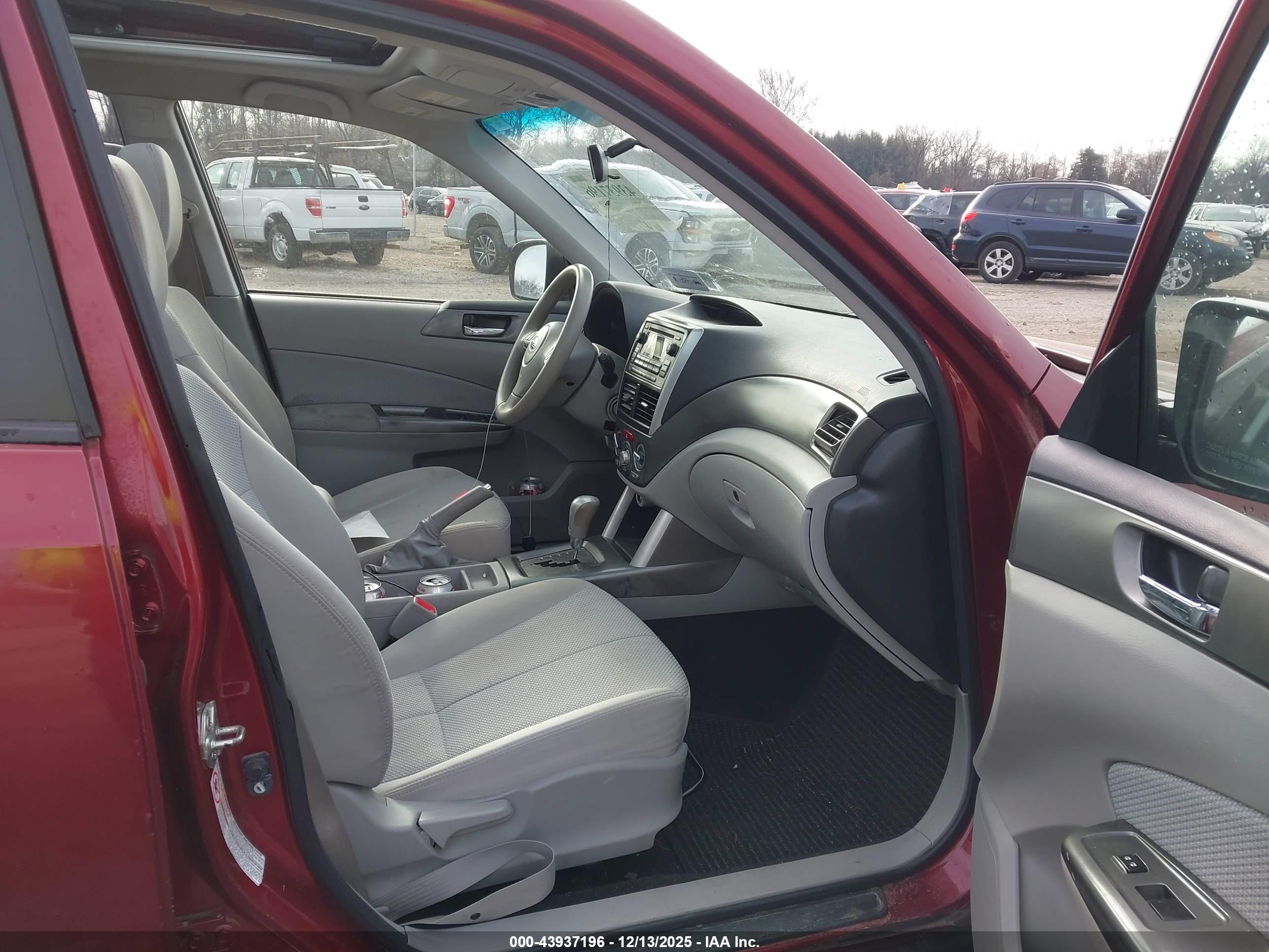 SUBARU FORESTER image 5