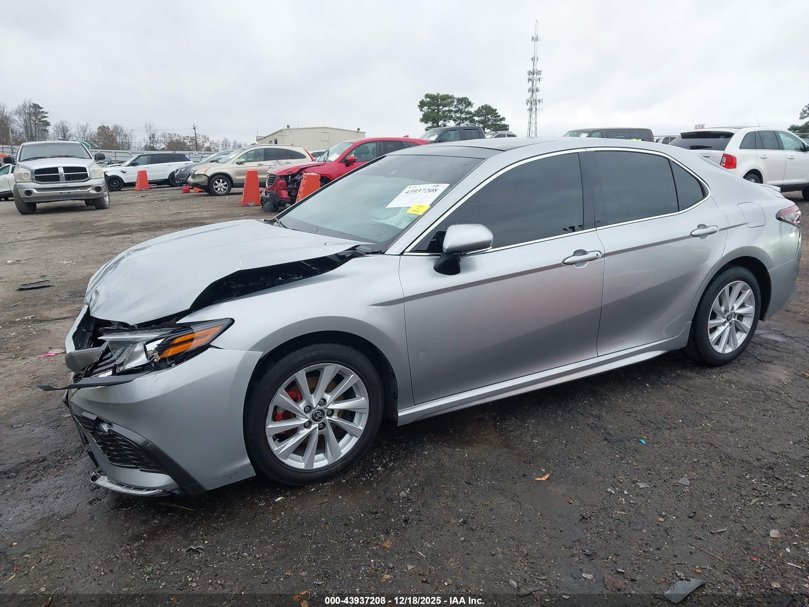 TOYOTA CAMRY image 2