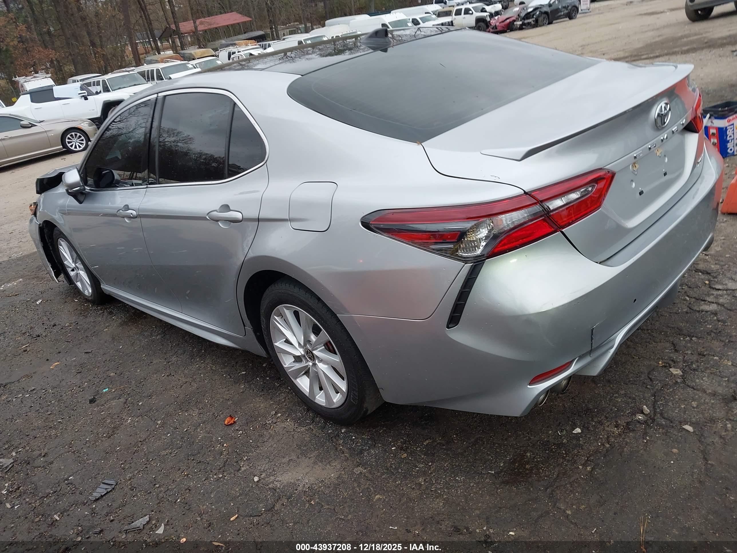 TOYOTA CAMRY image 3