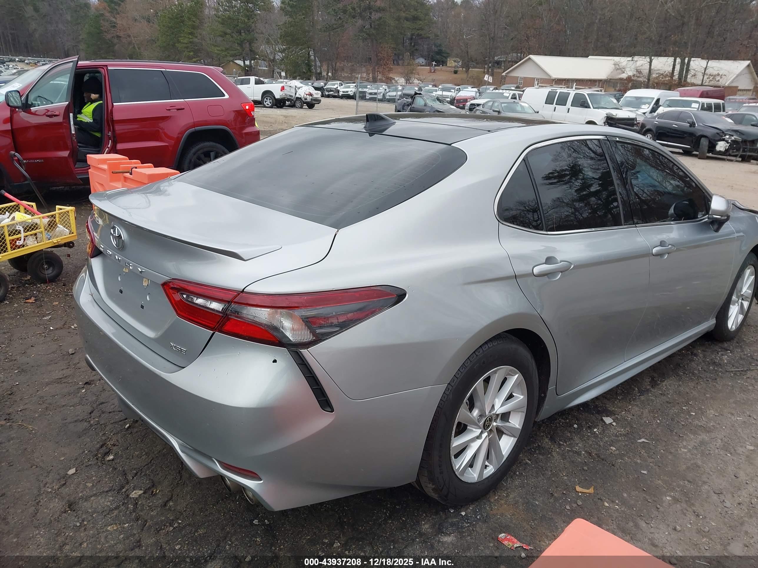 TOYOTA CAMRY image 4