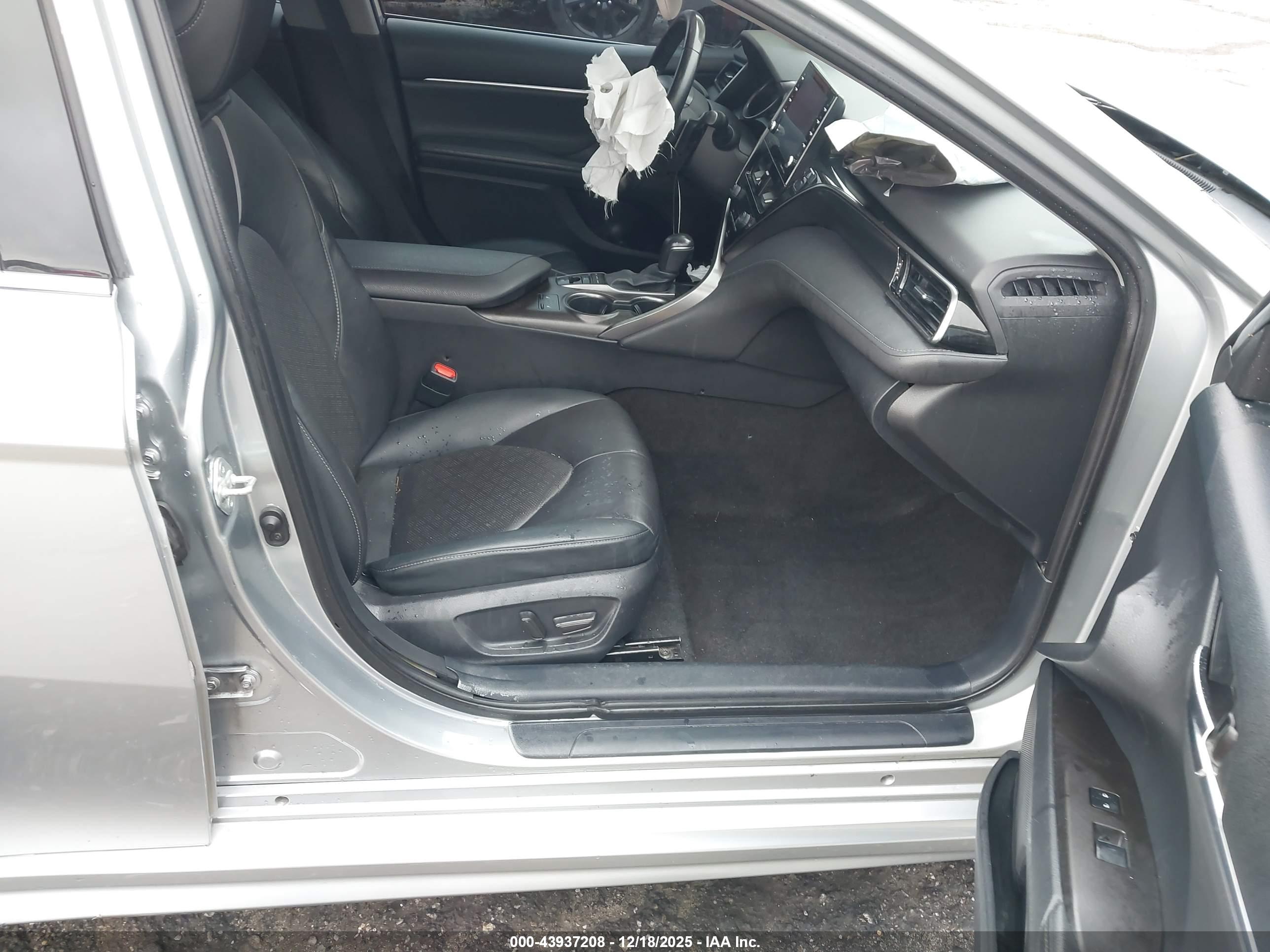 TOYOTA CAMRY image 5