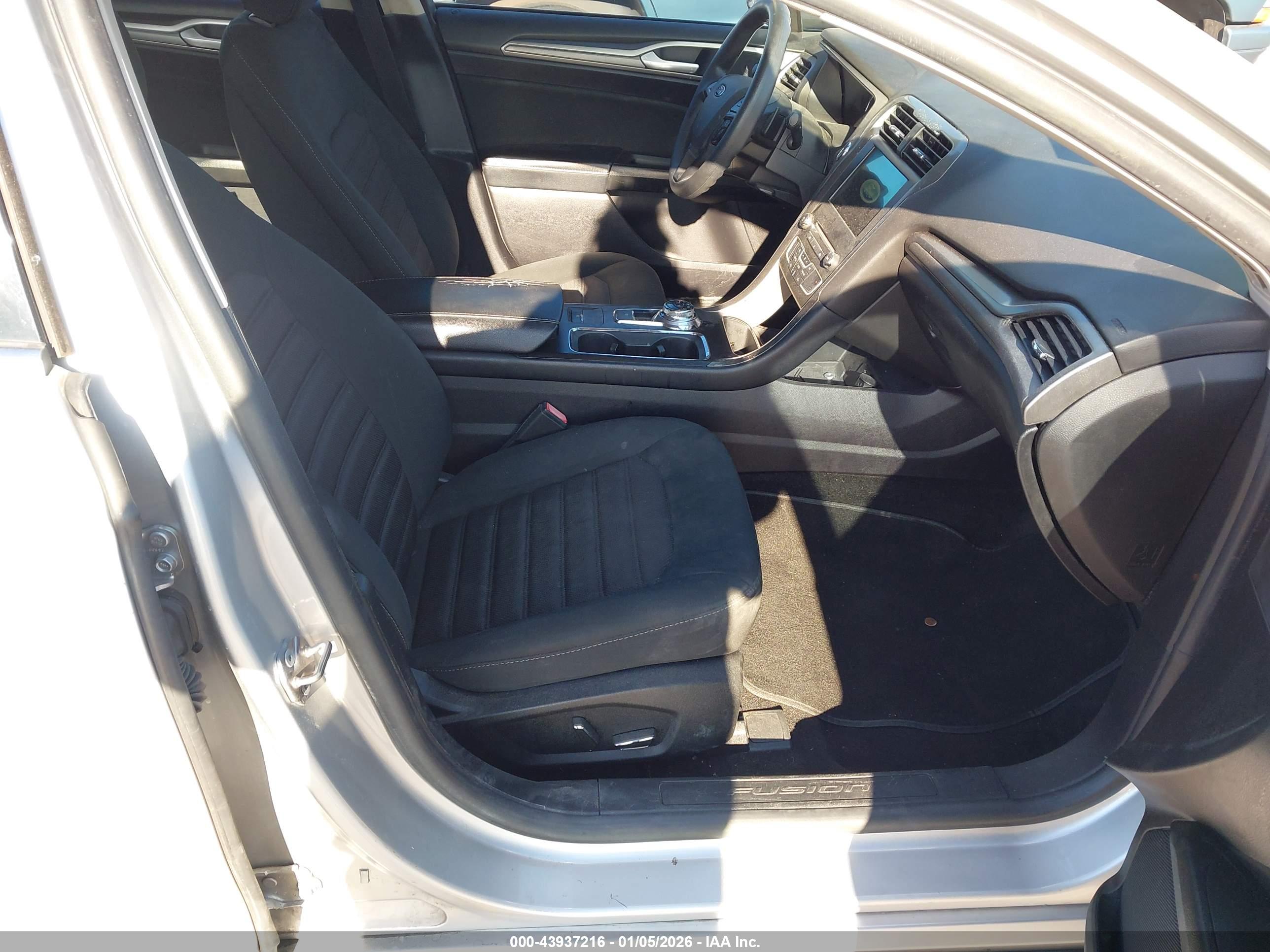 FORD FUSION image 5