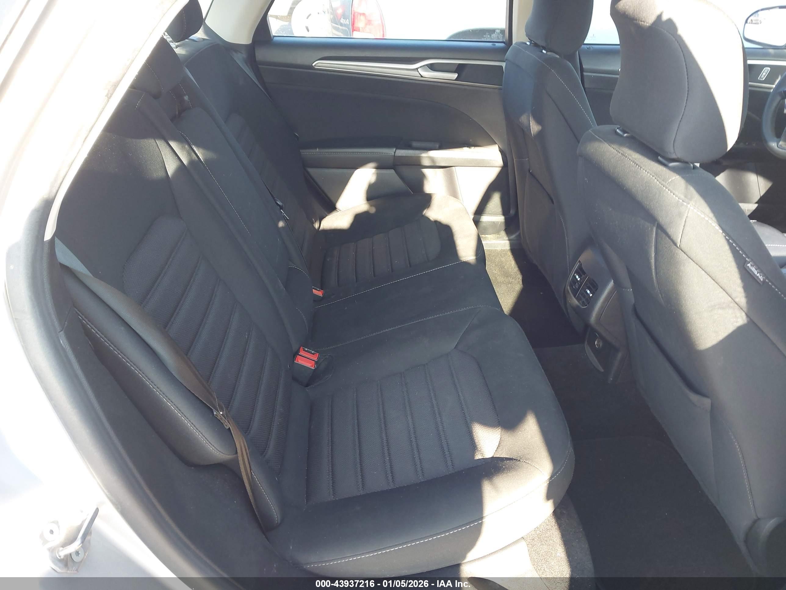FORD FUSION image 8