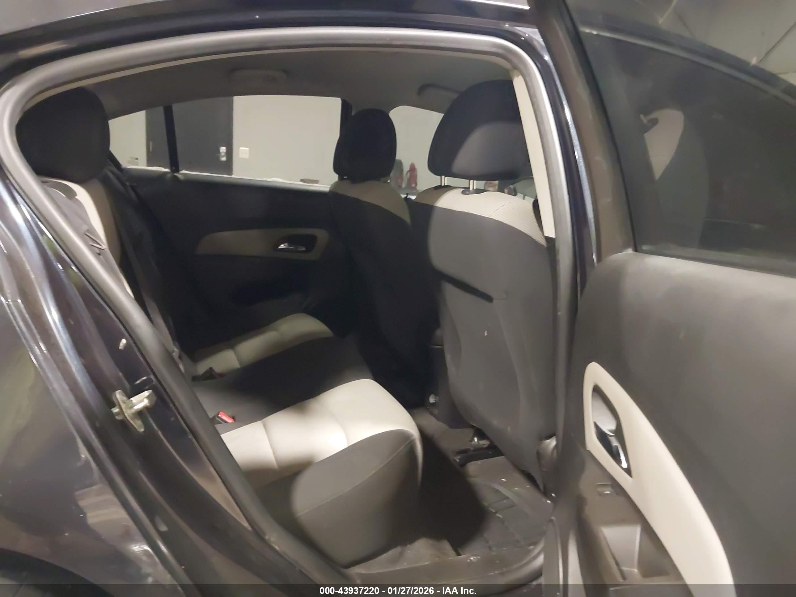 CHEVROLET CRUZE image 8