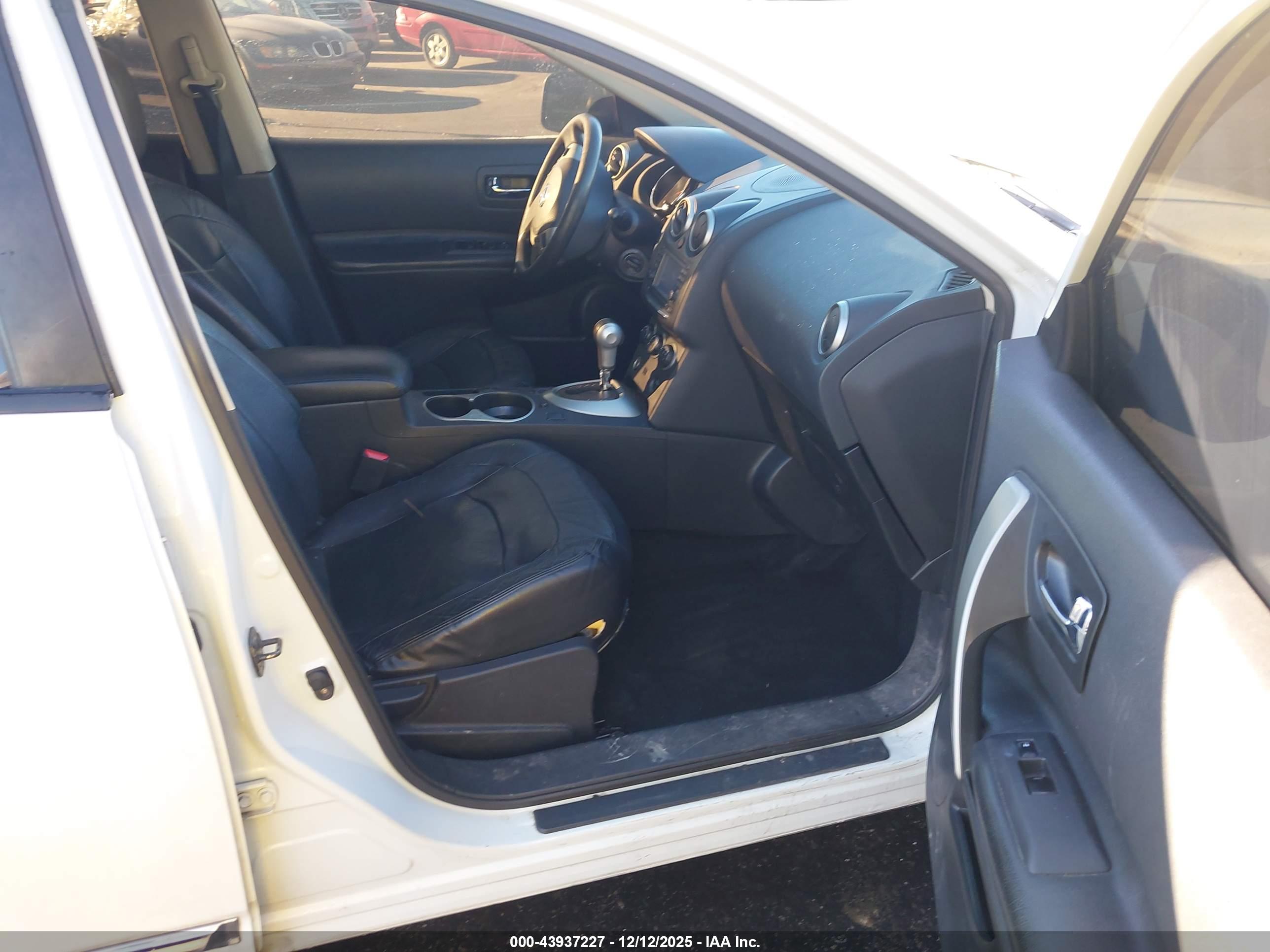 NISSAN ROGUE image 5