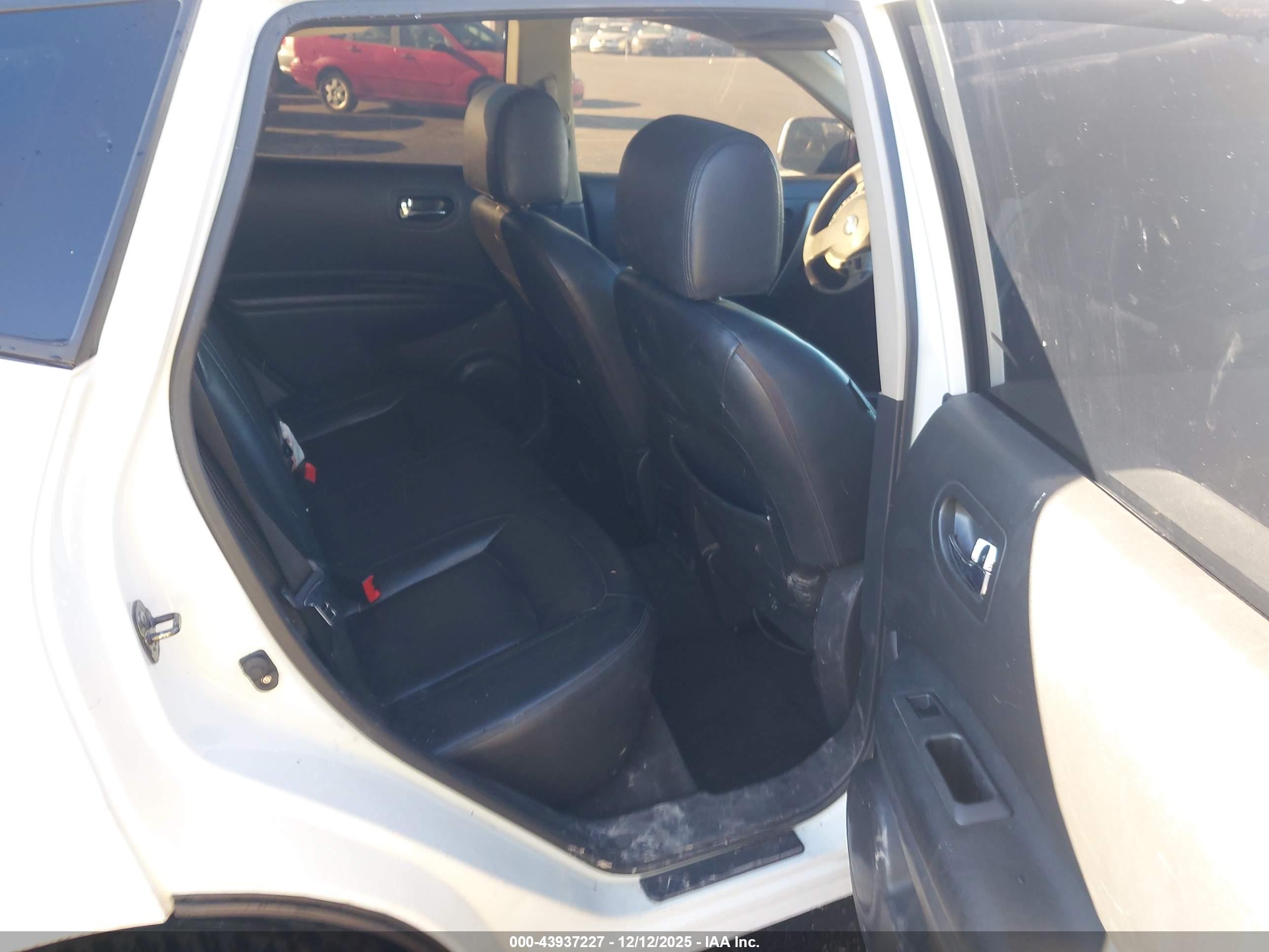 NISSAN ROGUE image 8