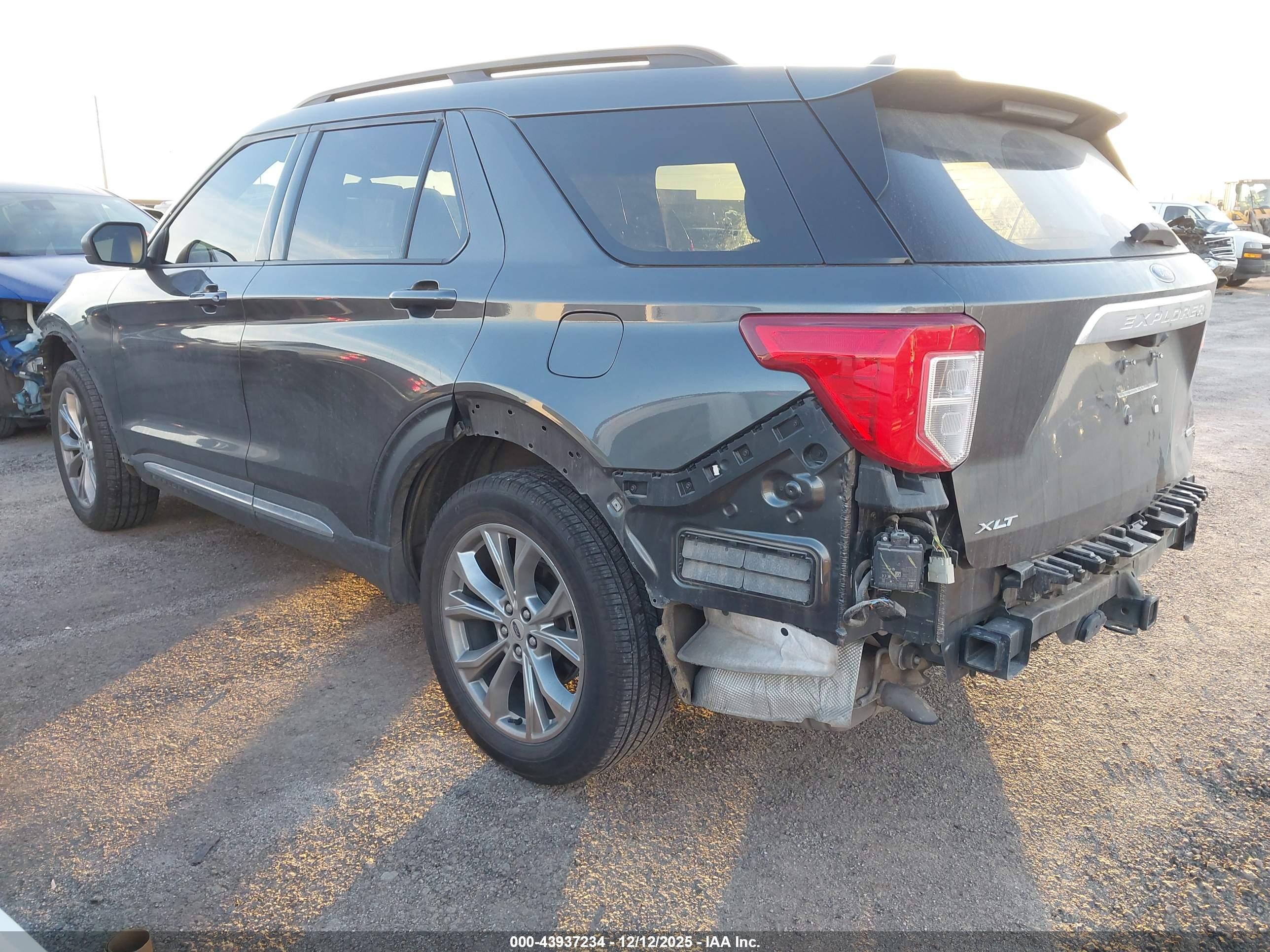 FORD EXPLORER image 3