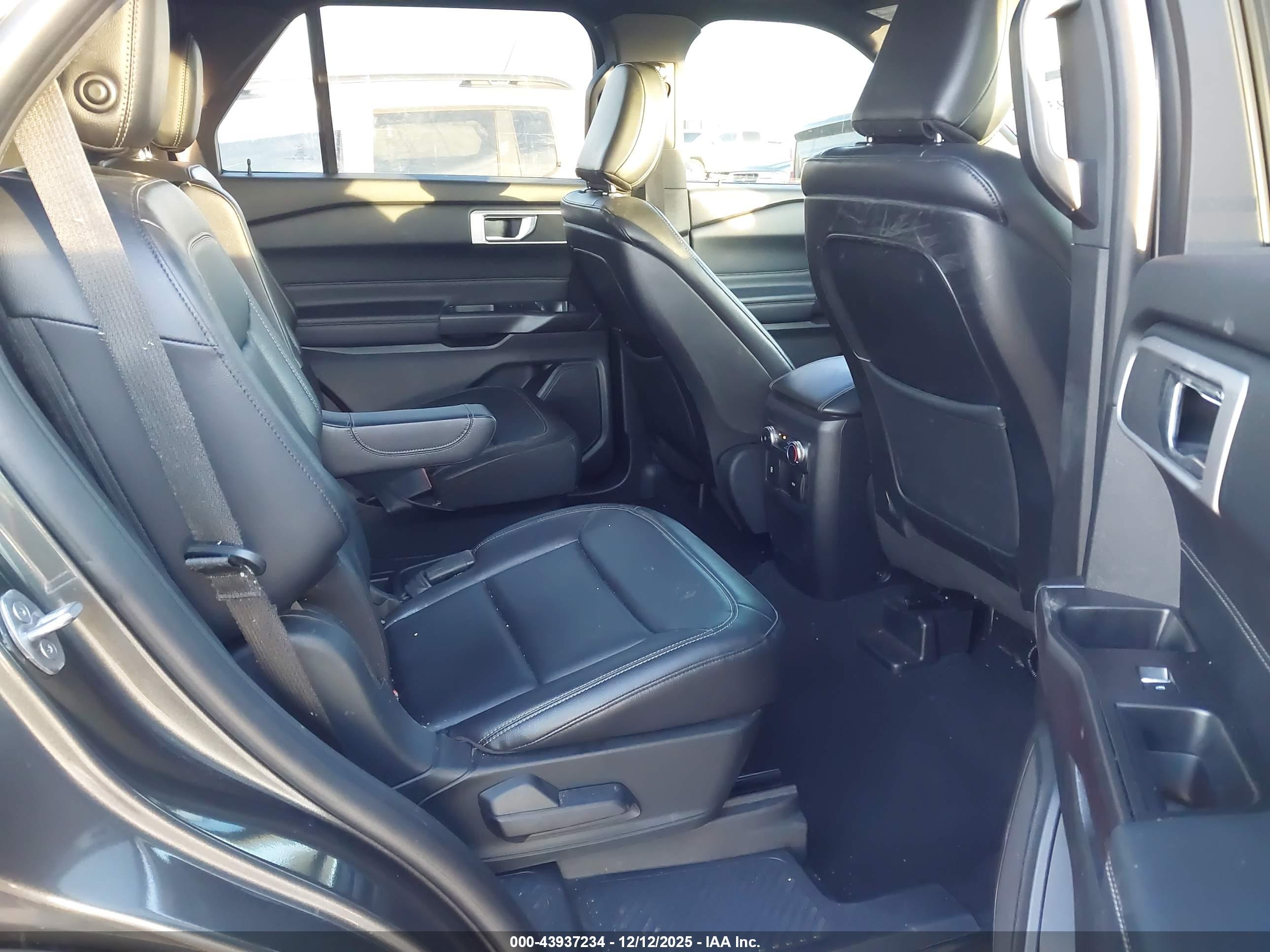 FORD EXPLORER image 8