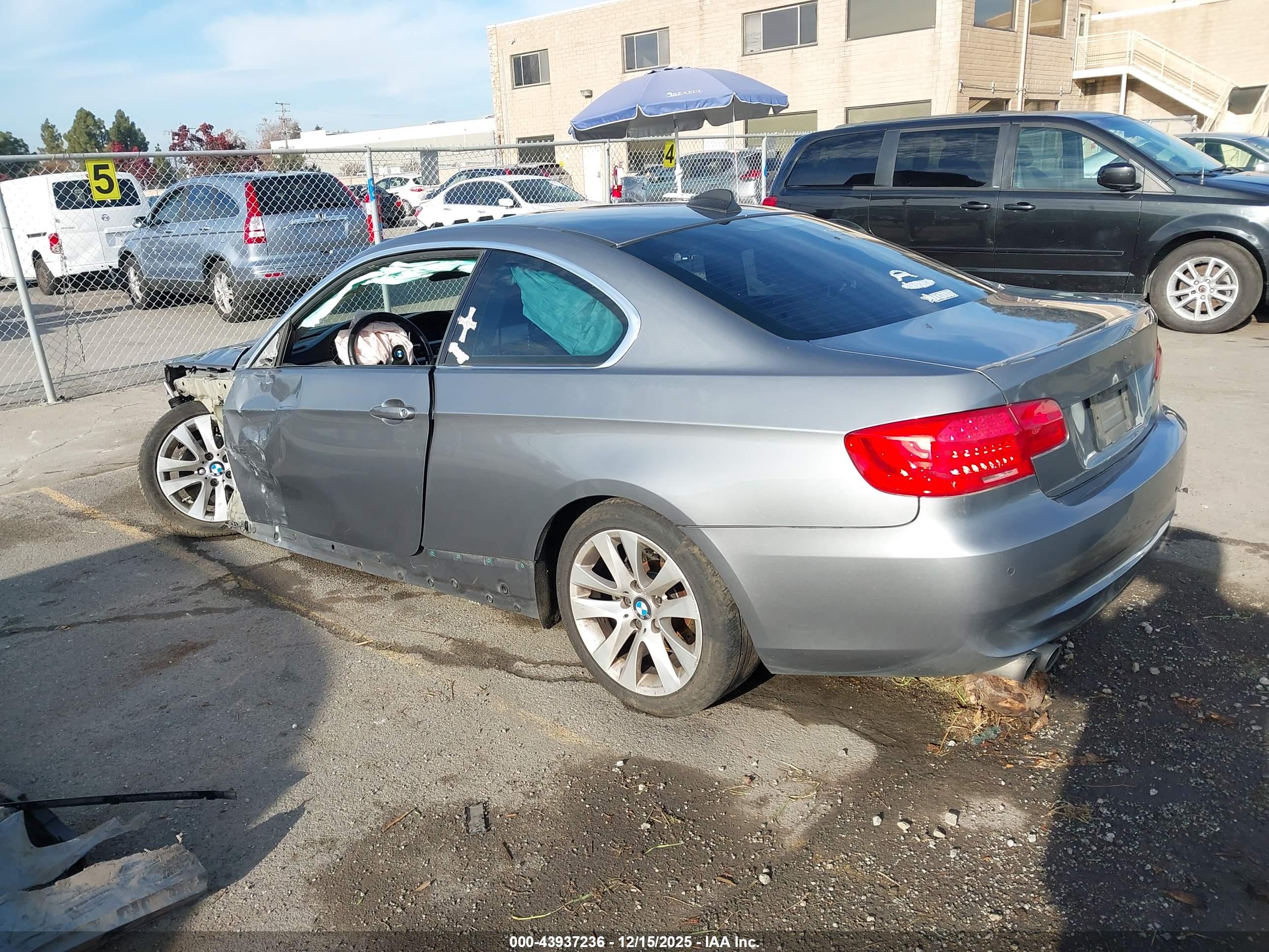 BMW 328I image 3