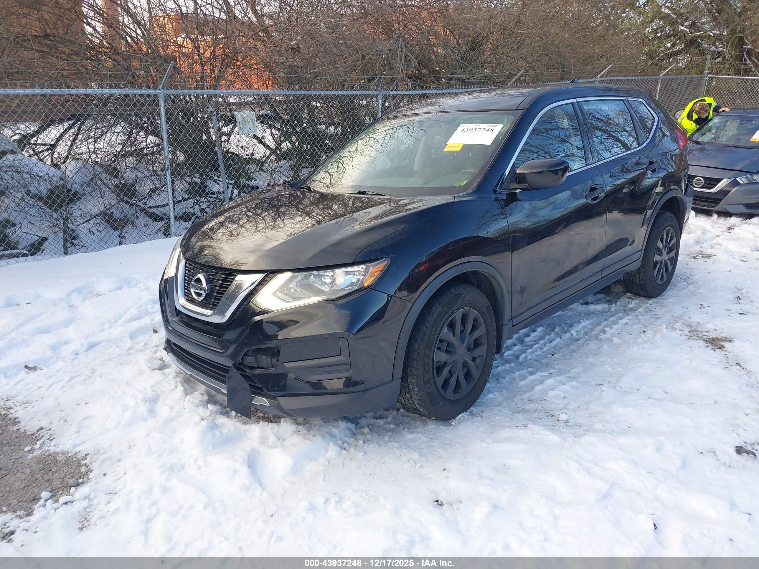 NISSAN ROGUE image 2