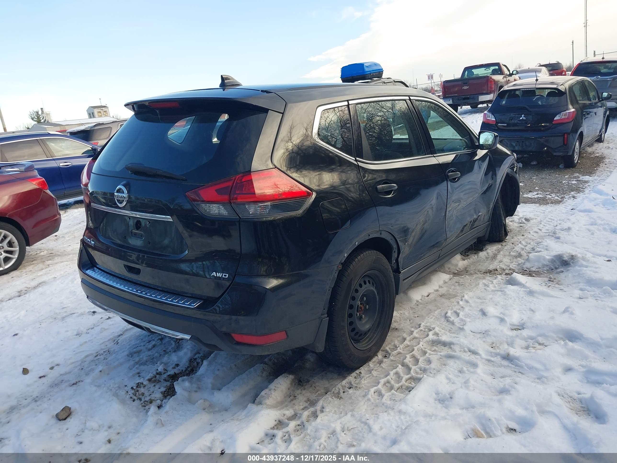 NISSAN ROGUE image 4