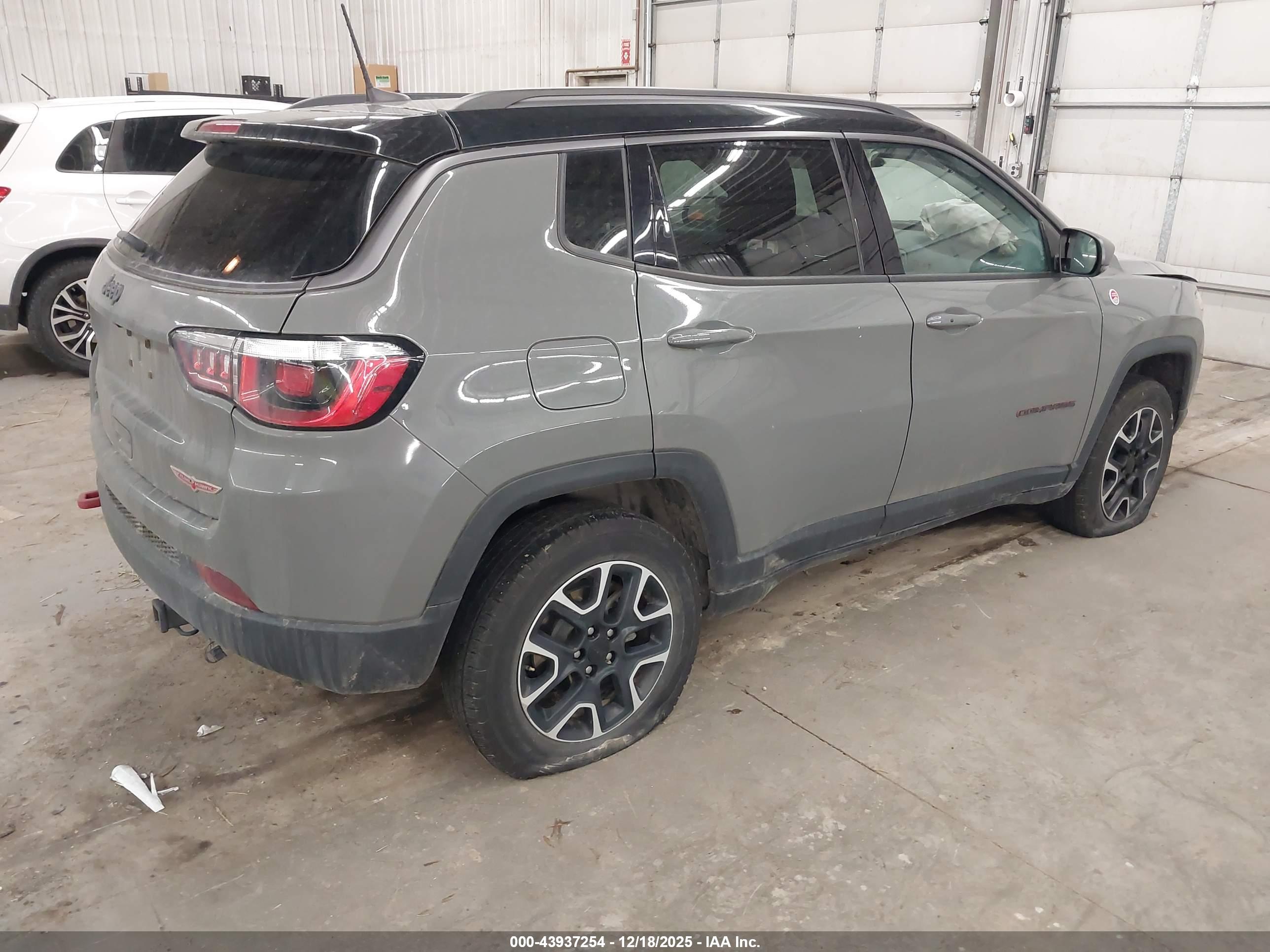 JEEP COMPASS image 4