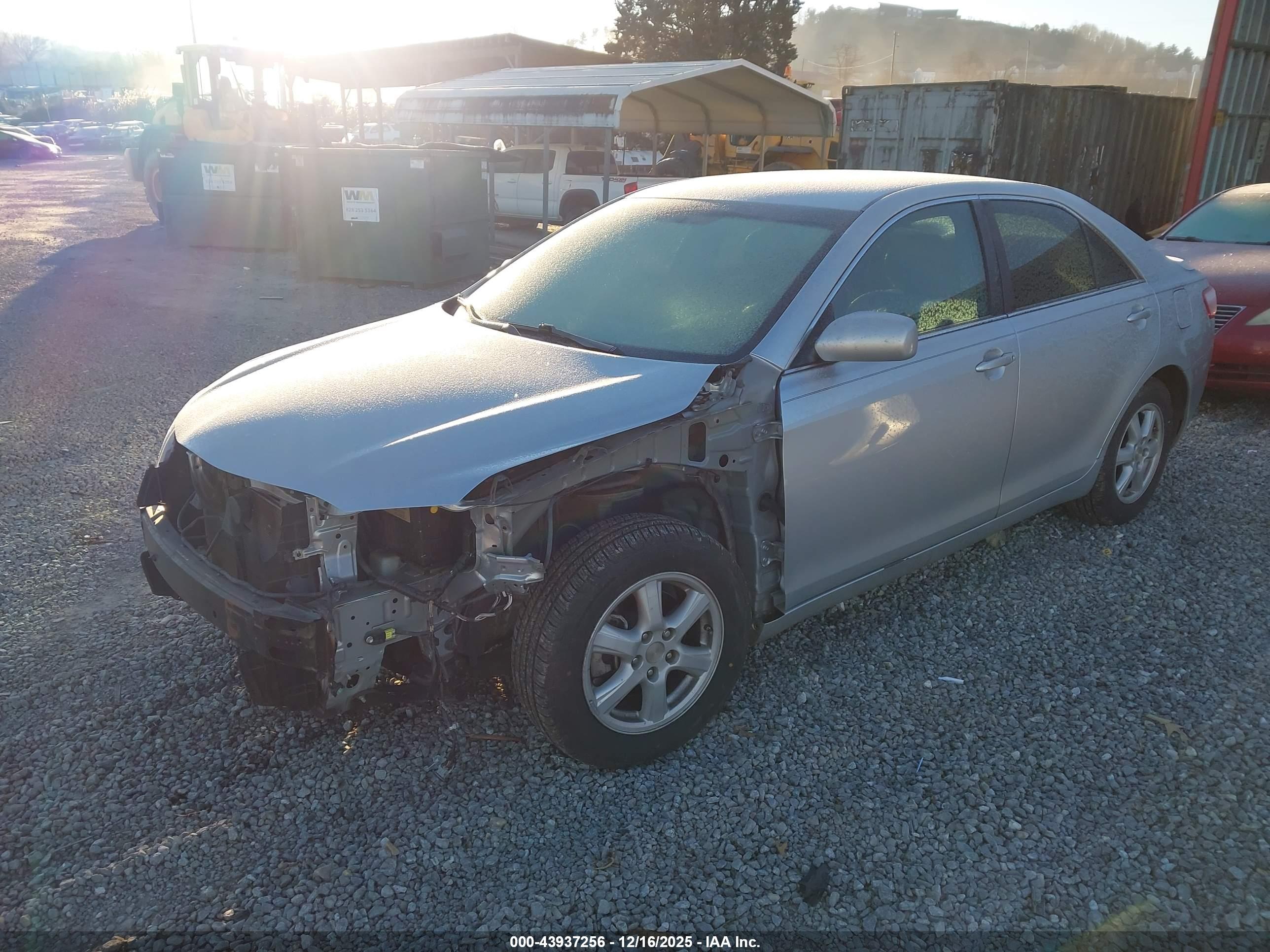 TOYOTA CAMRY image 2