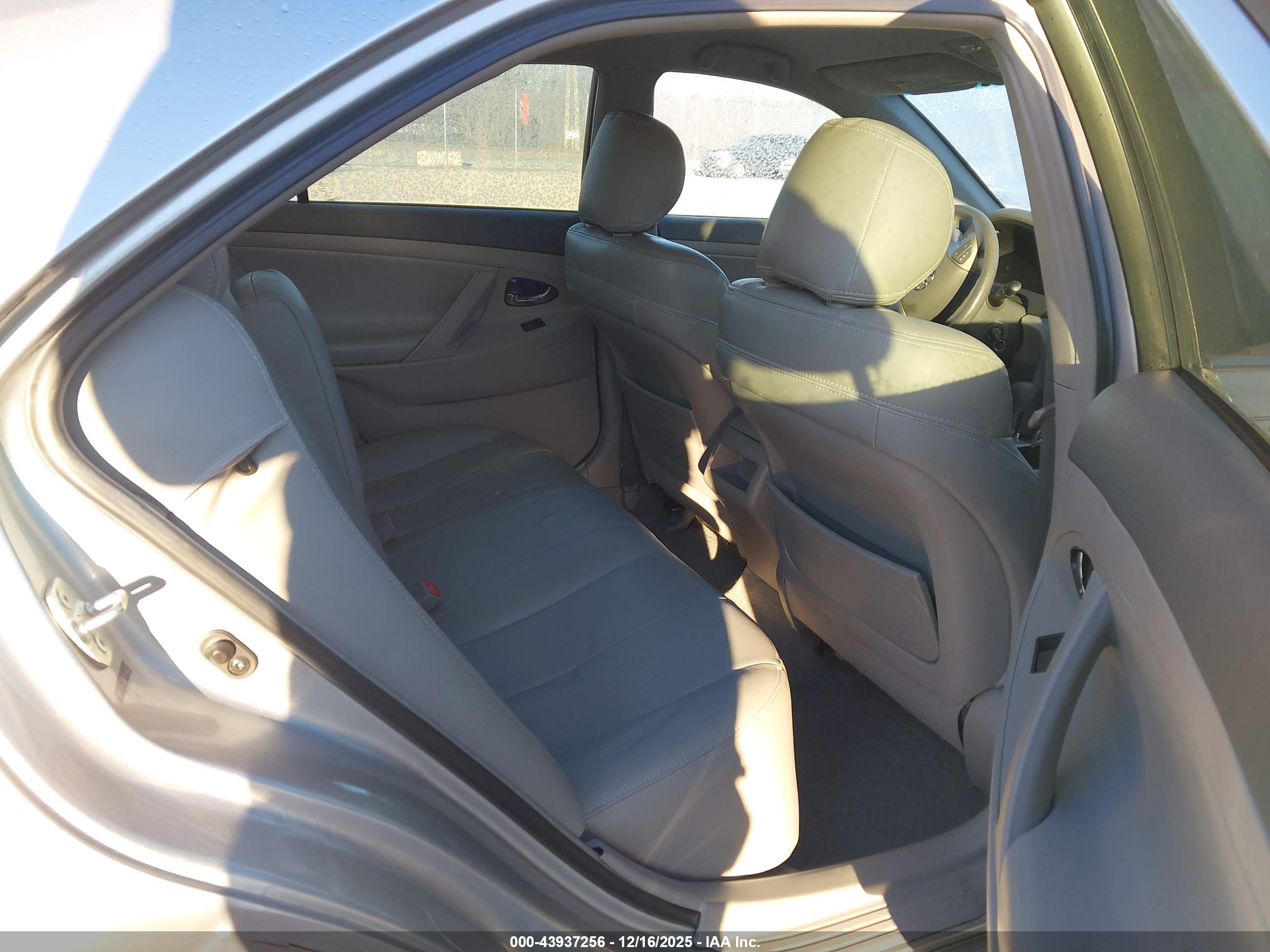 TOYOTA CAMRY image 8