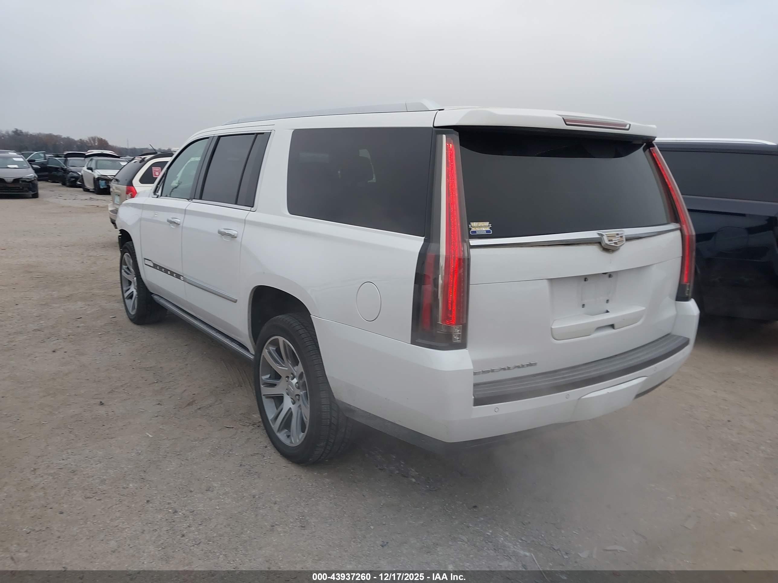 CADILLAC ESCALADE image 3
