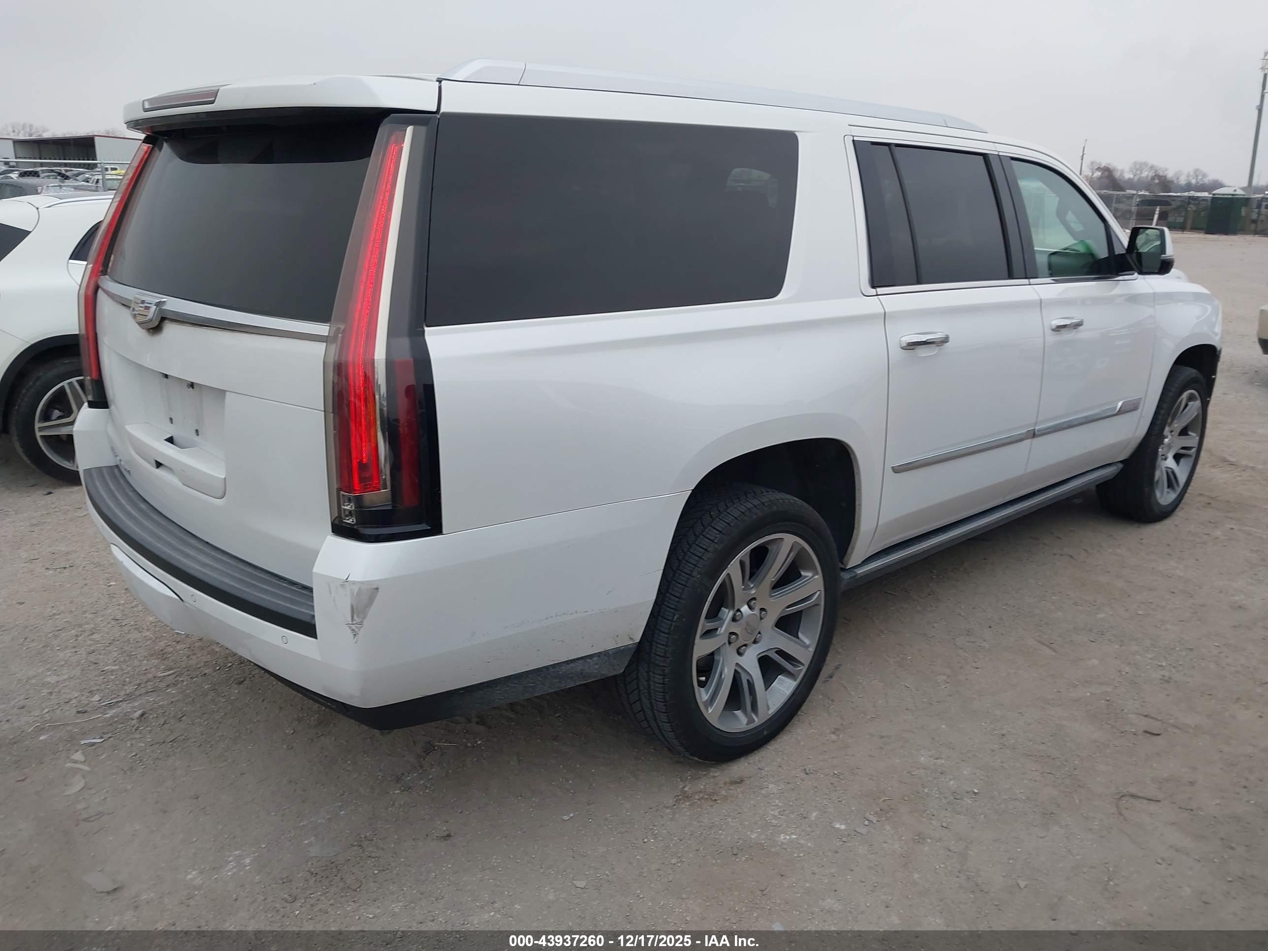 CADILLAC ESCALADE image 4