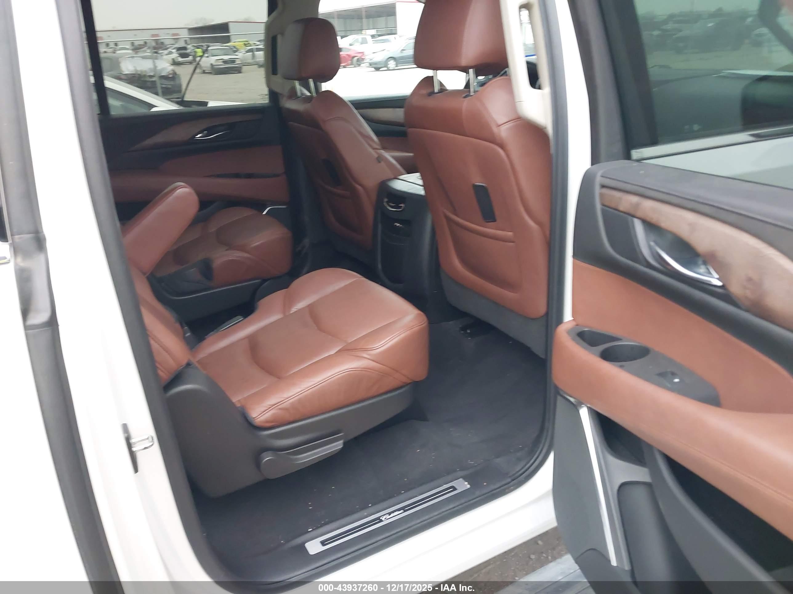 CADILLAC ESCALADE image 8