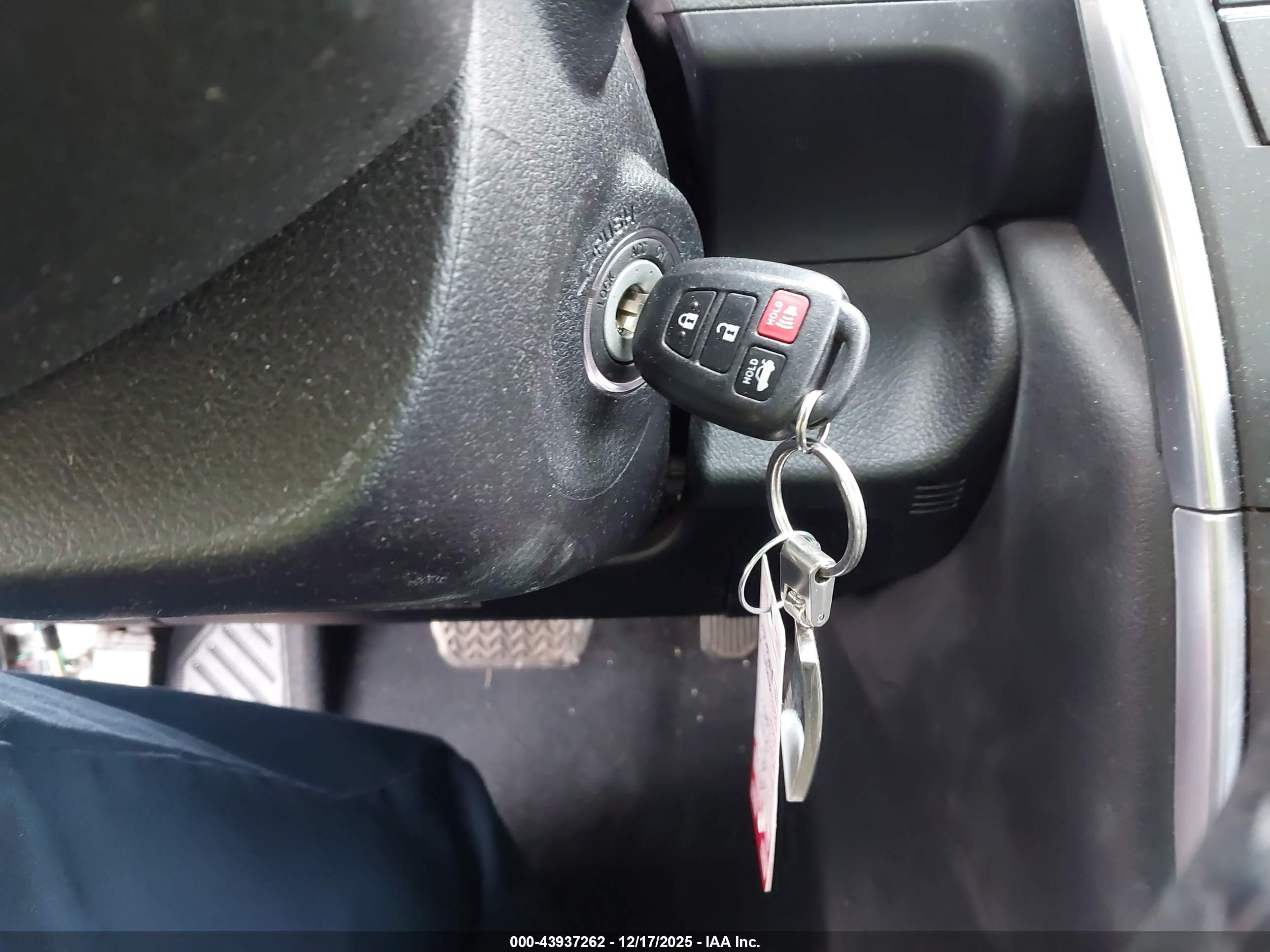 TOYOTA CAMRY image 11