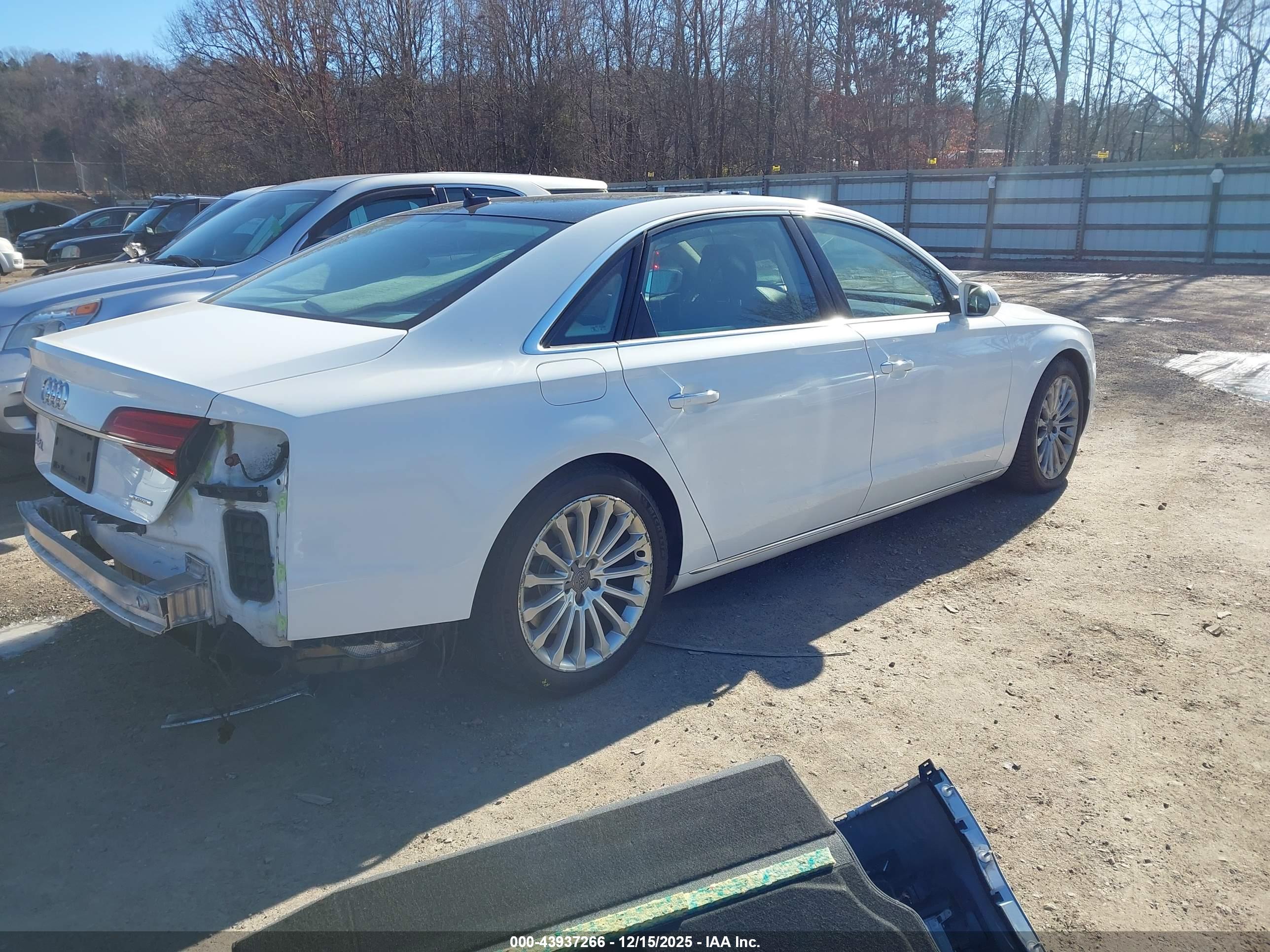AUDI A8 image 4