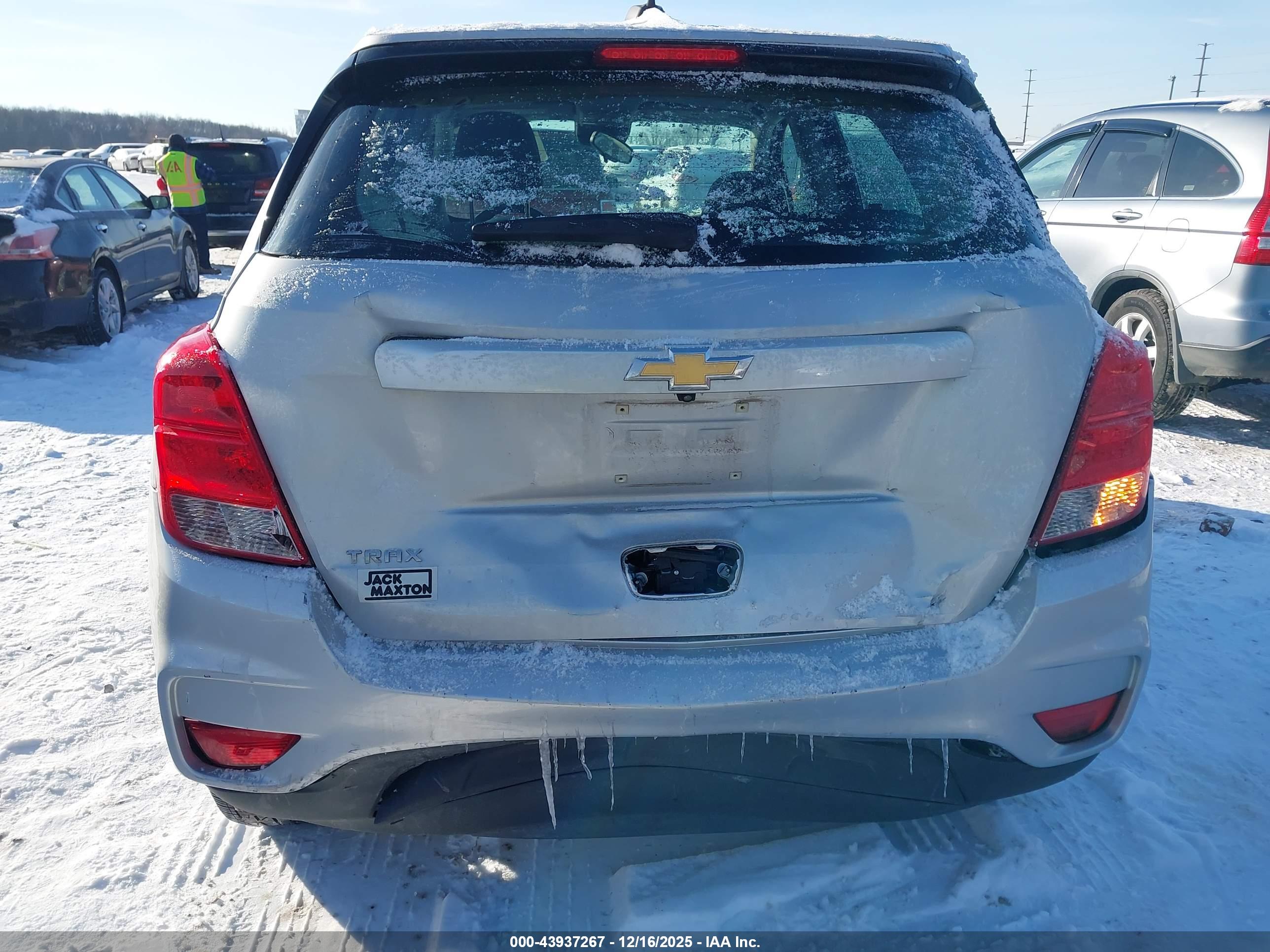 CHEVROLET TRAX image 6