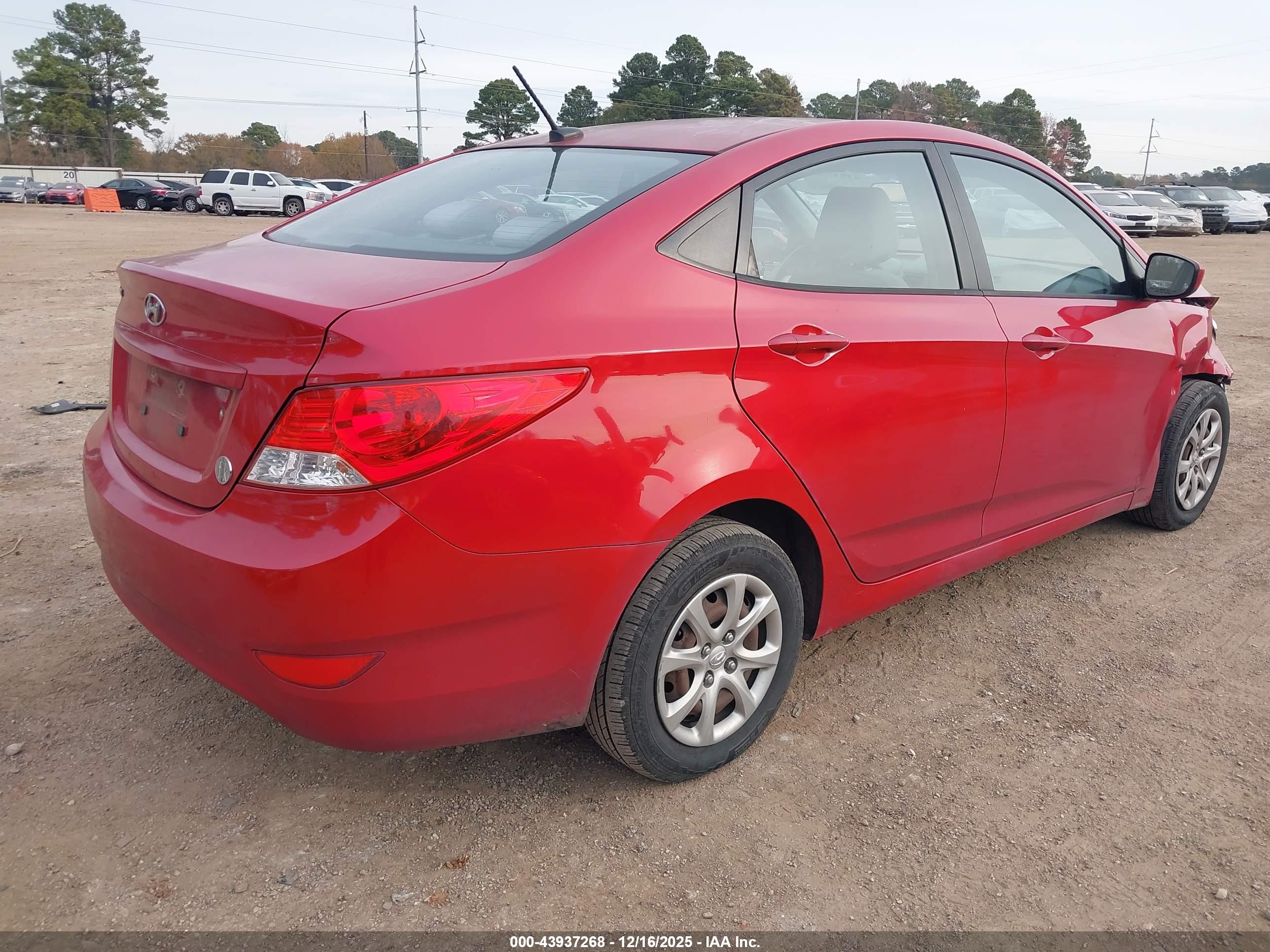 HYUNDAI ACCENT image 4