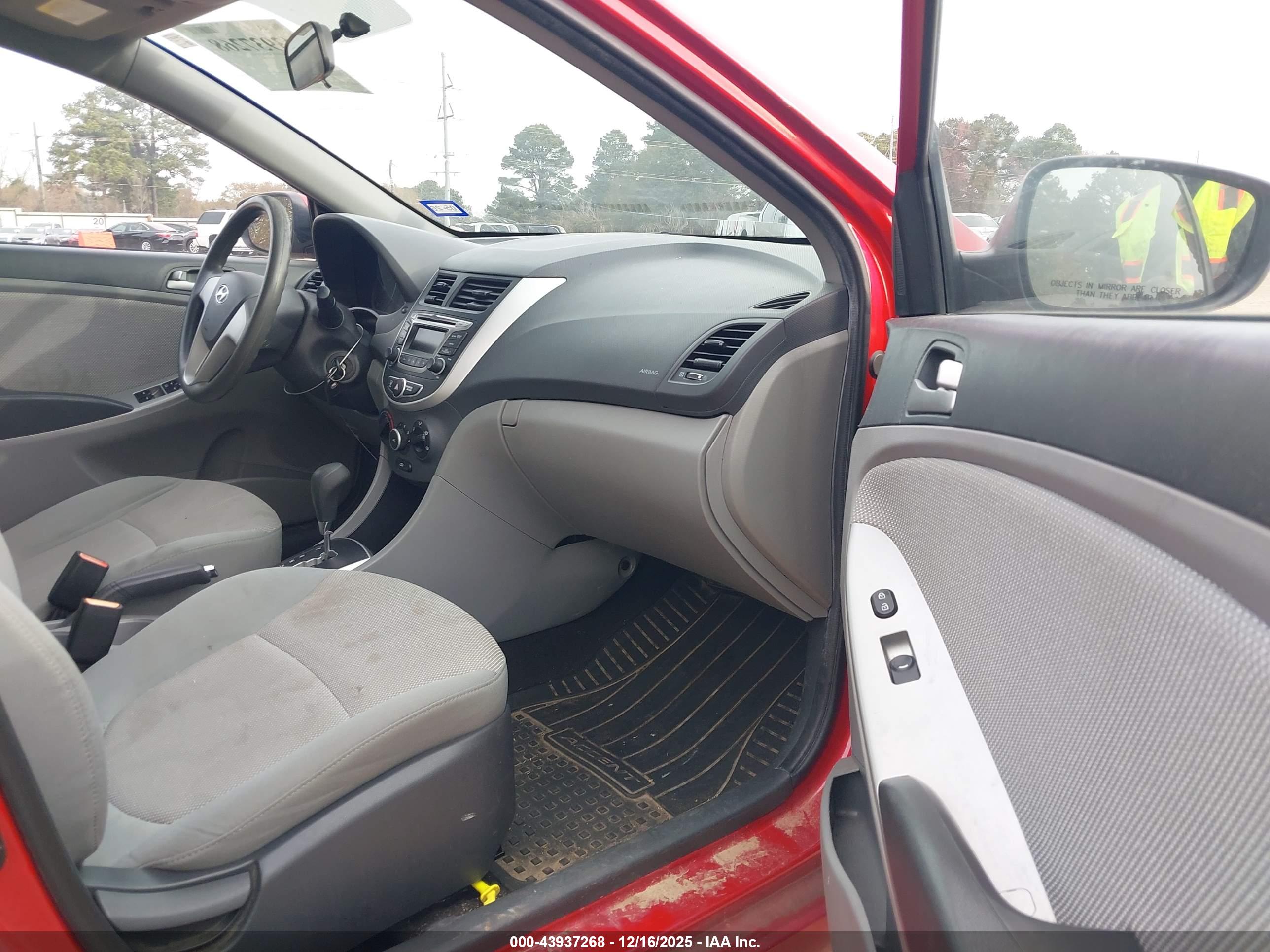 HYUNDAI ACCENT image 5
