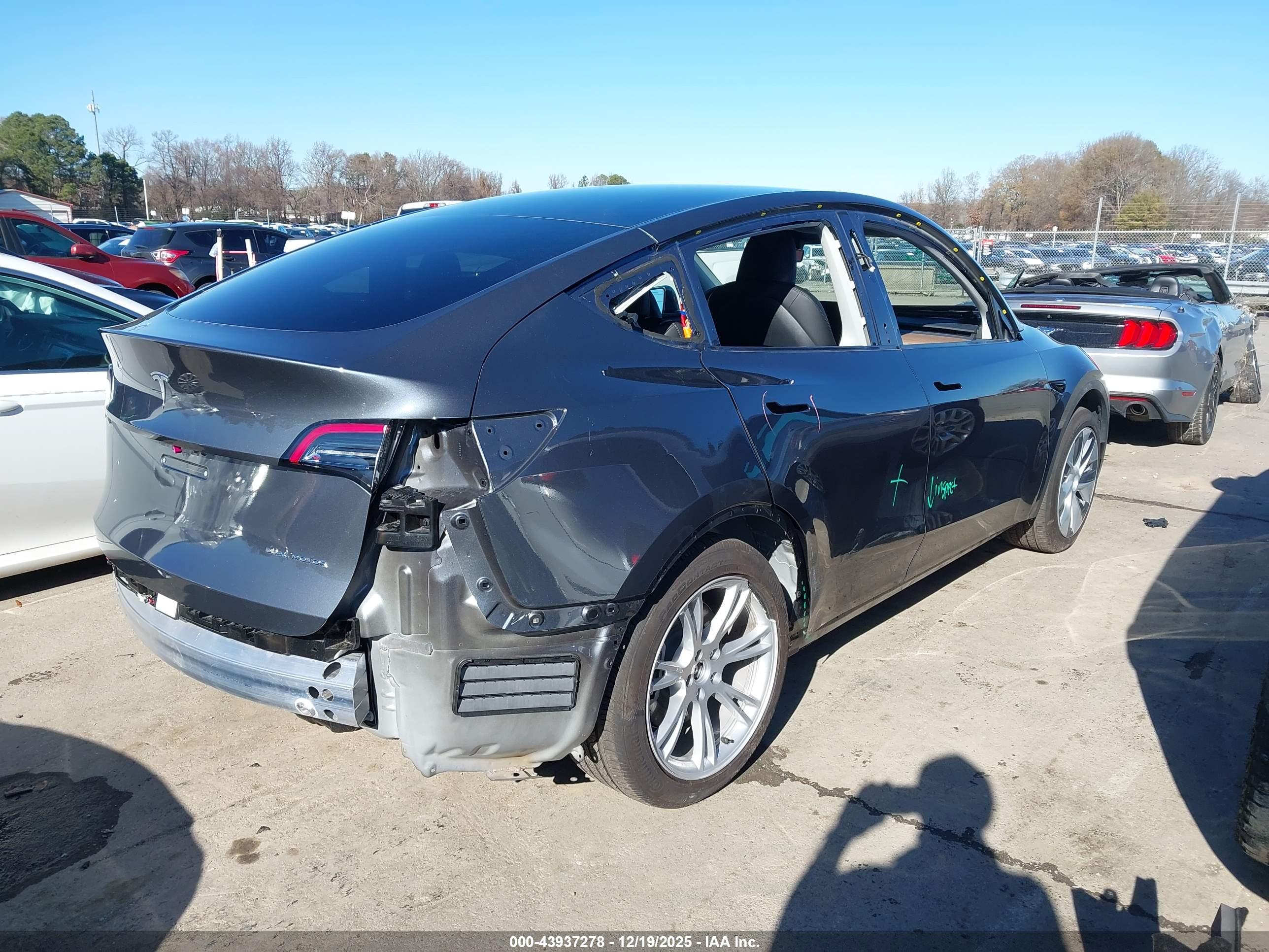 TESLA MODEL image 4