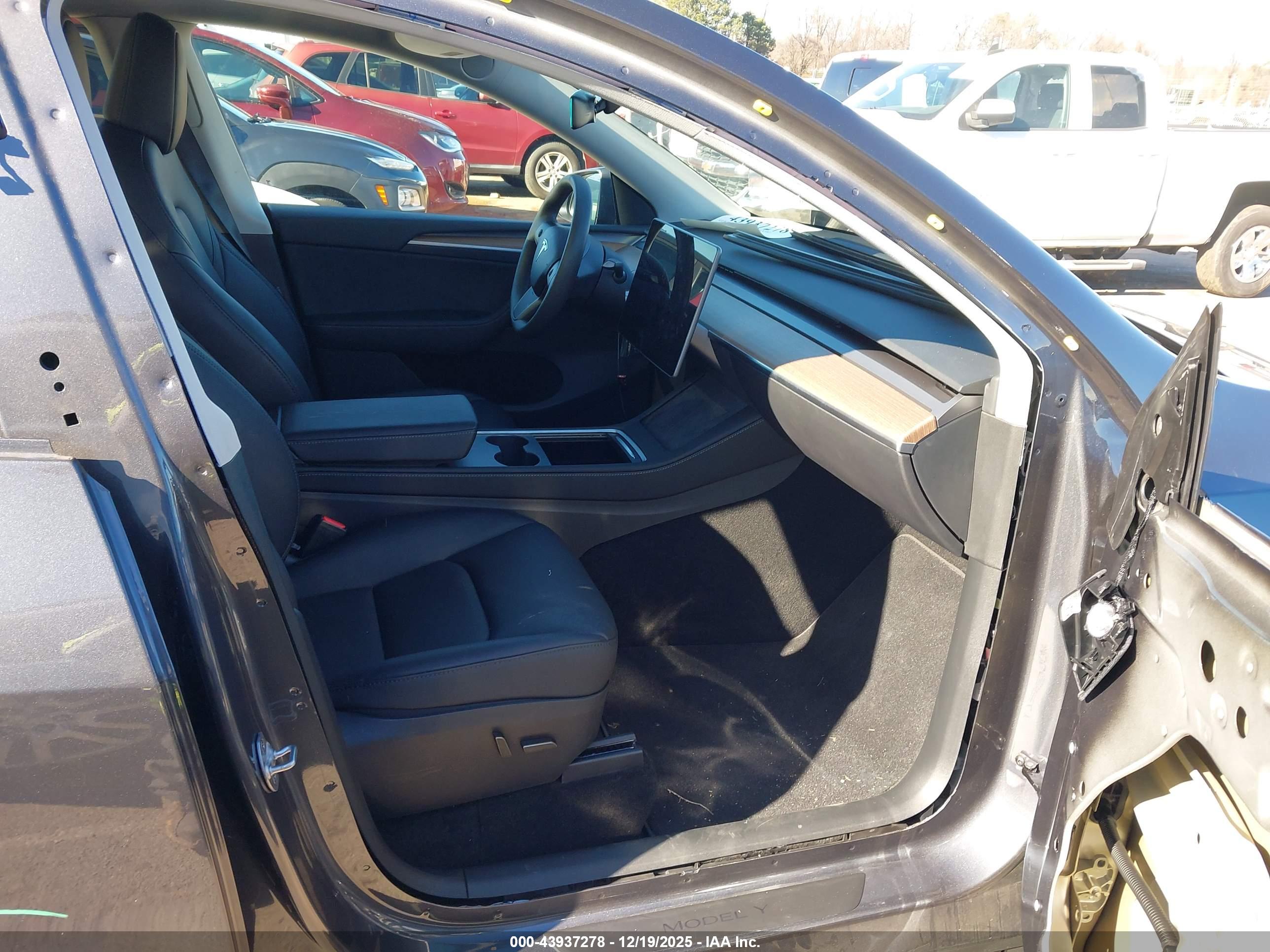 TESLA MODEL image 5